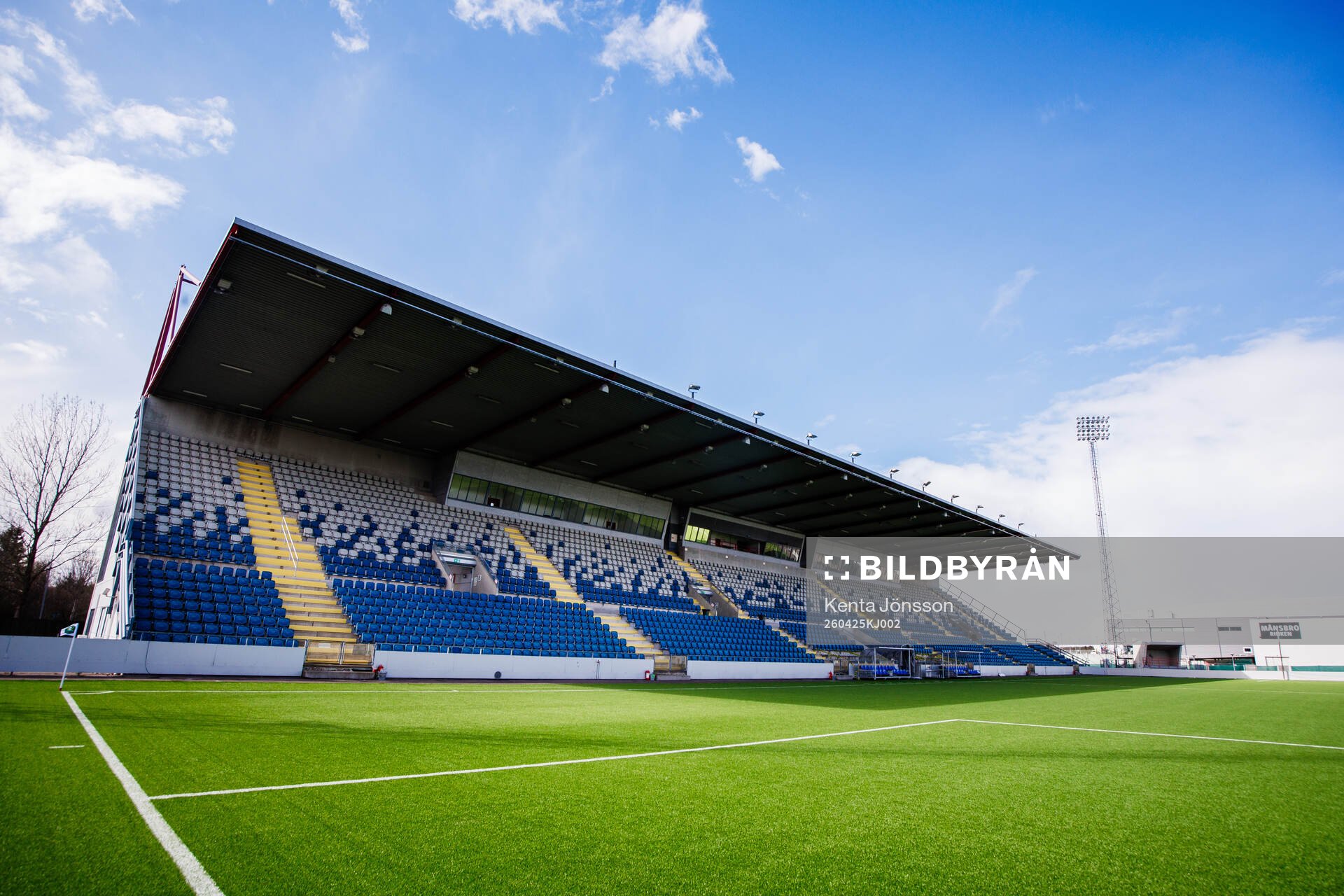 Huvudläktaren på Södertälje Fotbollsarena