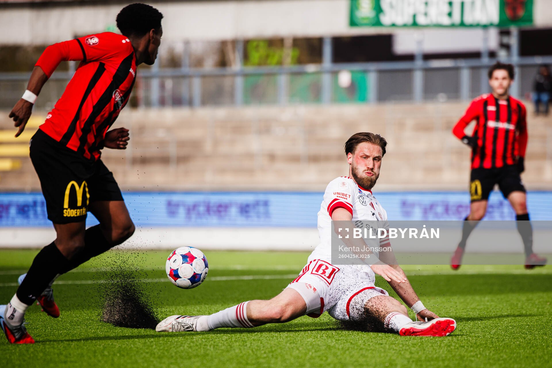 Nordic United FCs Nhome Daneyl oxh Sandvikens IFs Kasper
