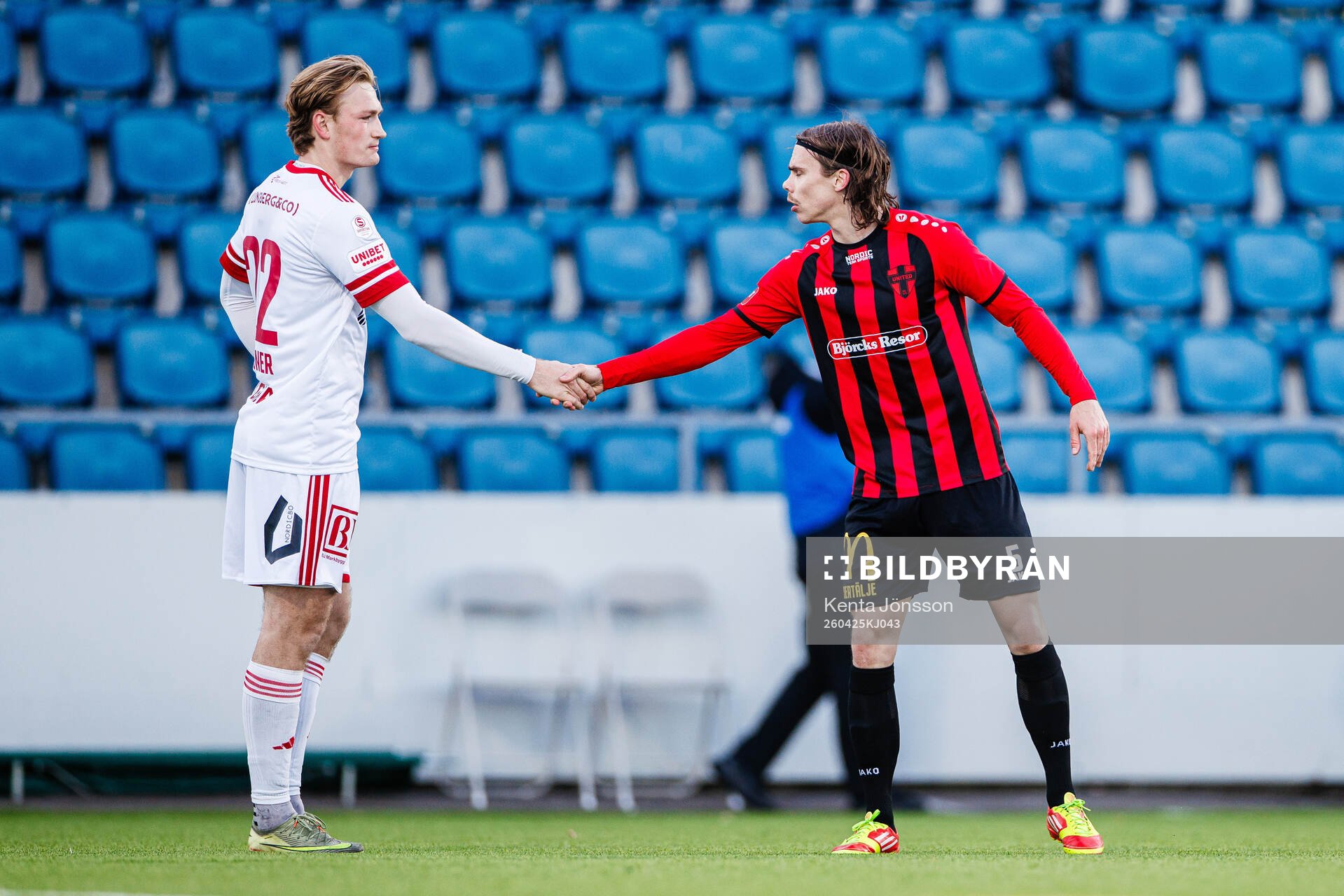 Sandvikens IFs Christian Wagner och Nordic United FCs Elias