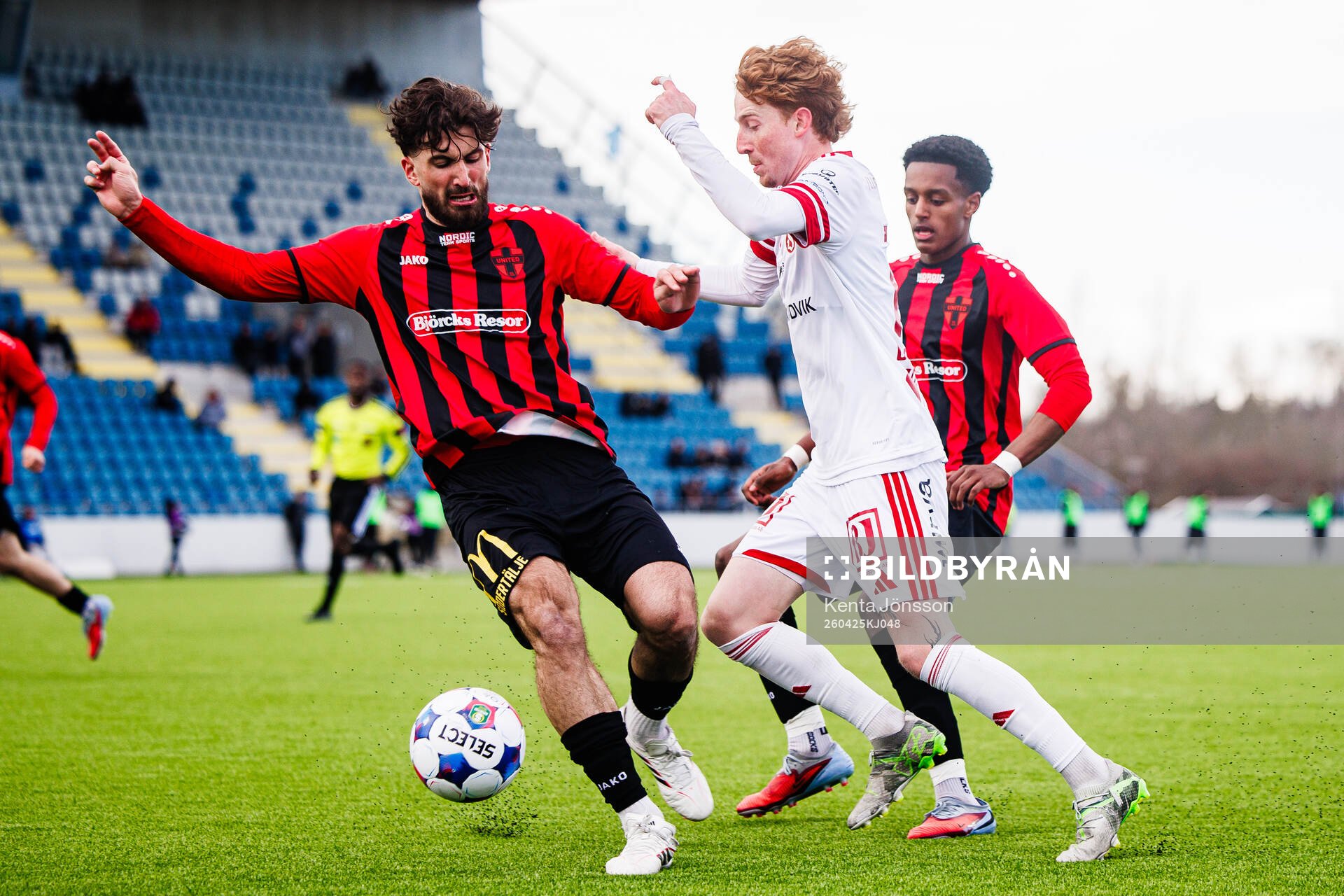 Nordic United FCs Matteus Behnan och Nhome Daneyl