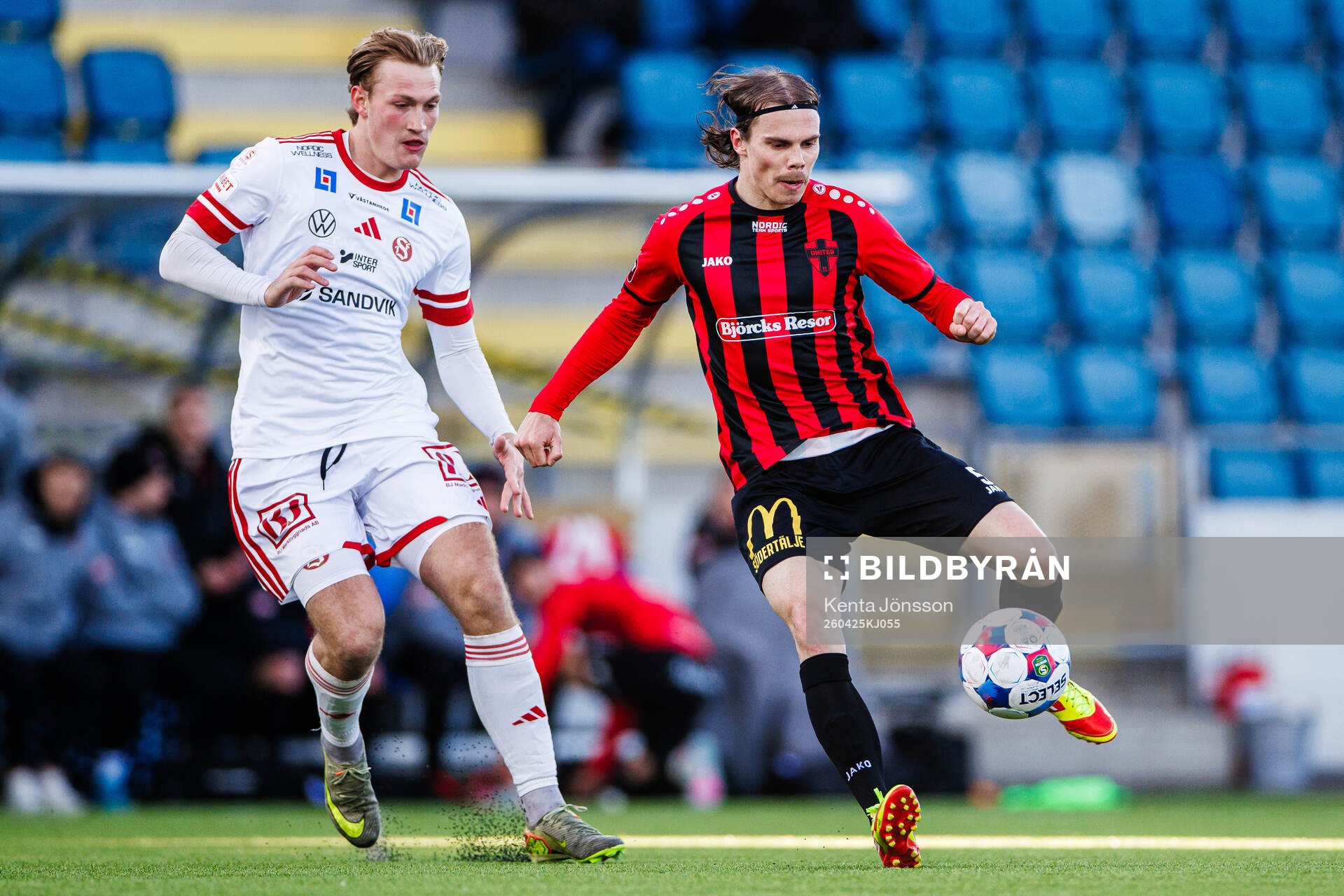 Sandvikens IFs Christian Wagner och Nordic United FCs Elias