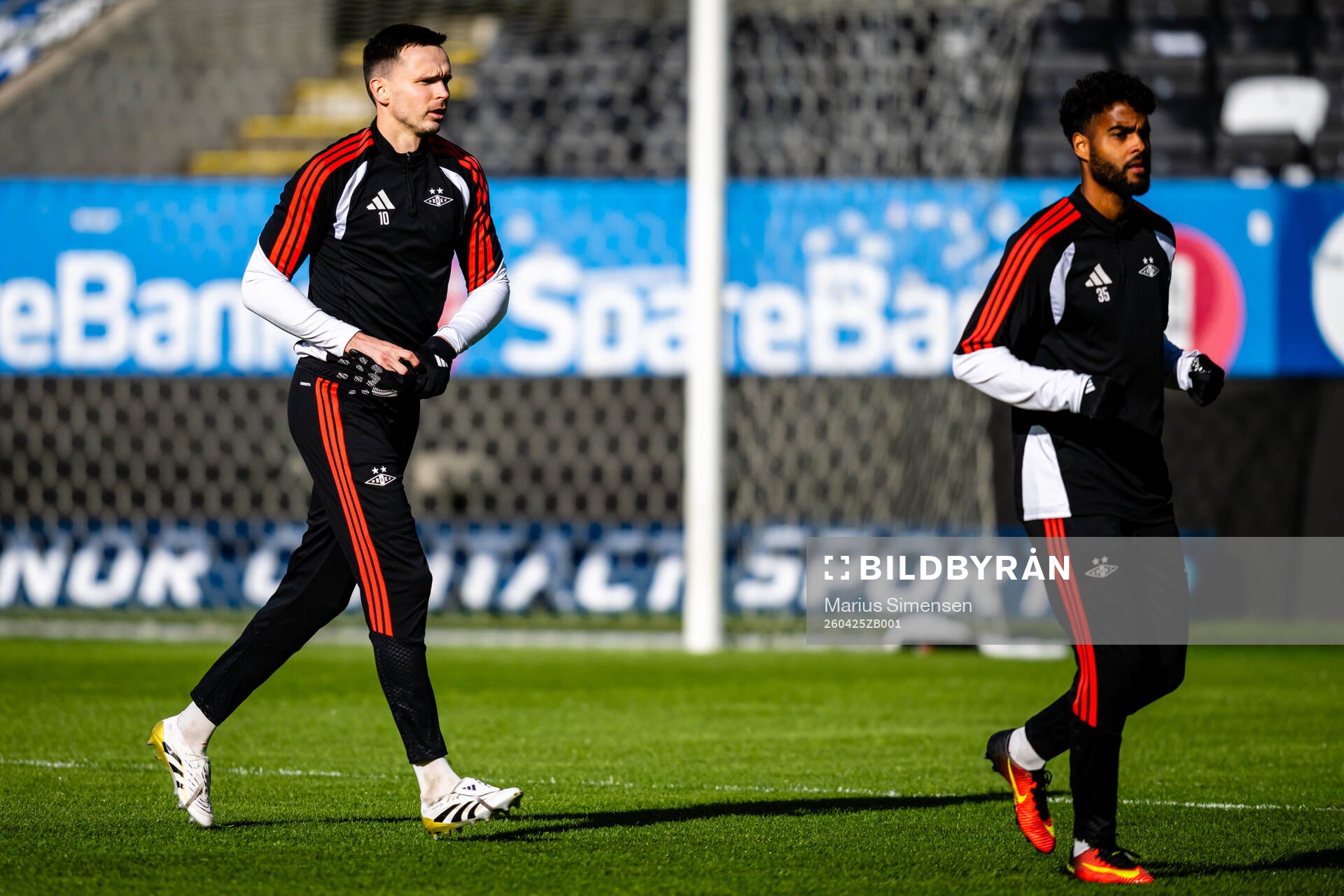 Ole Selnæs of Rosenborg warms up