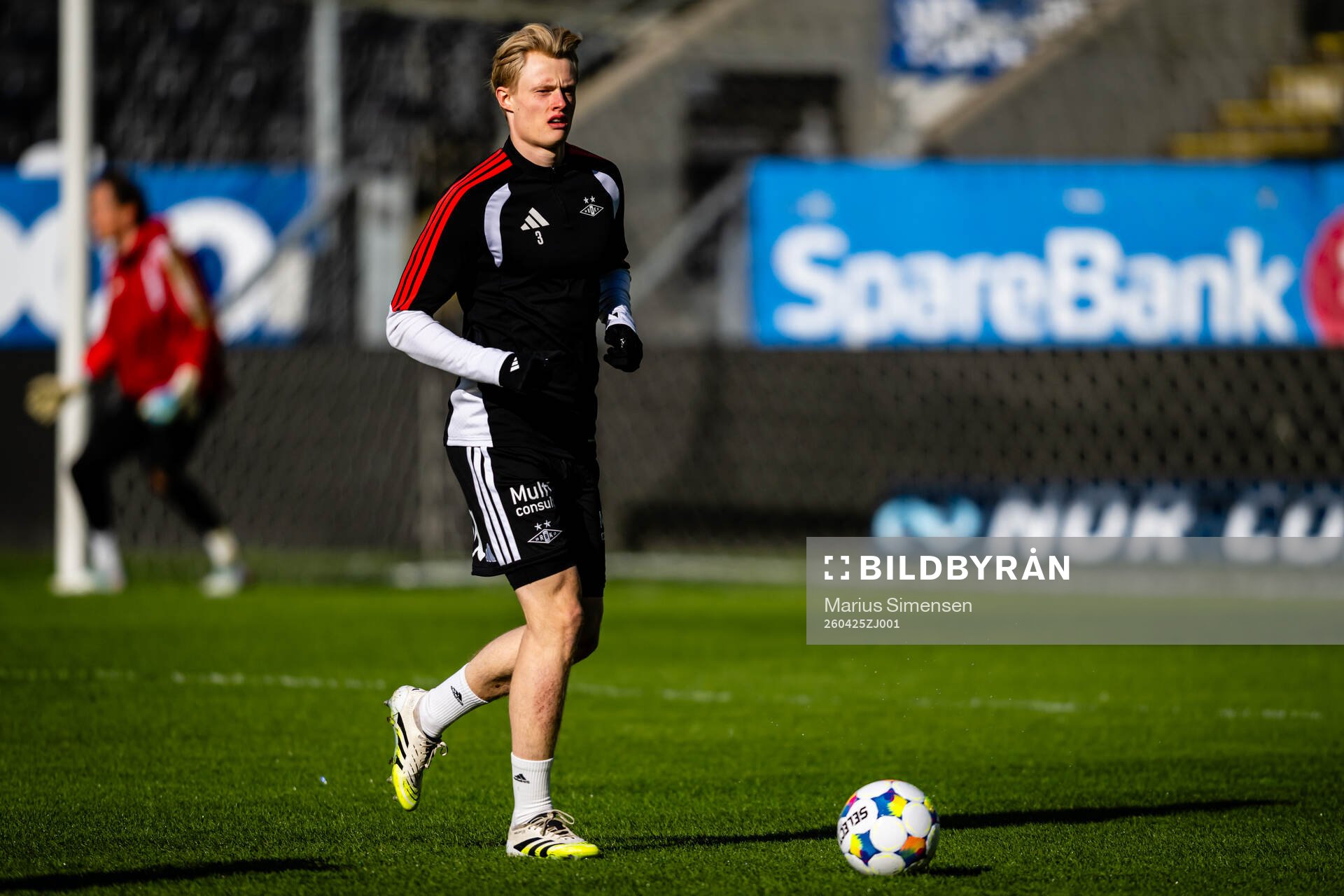 Tobias Dahl of Rosenborg warms up