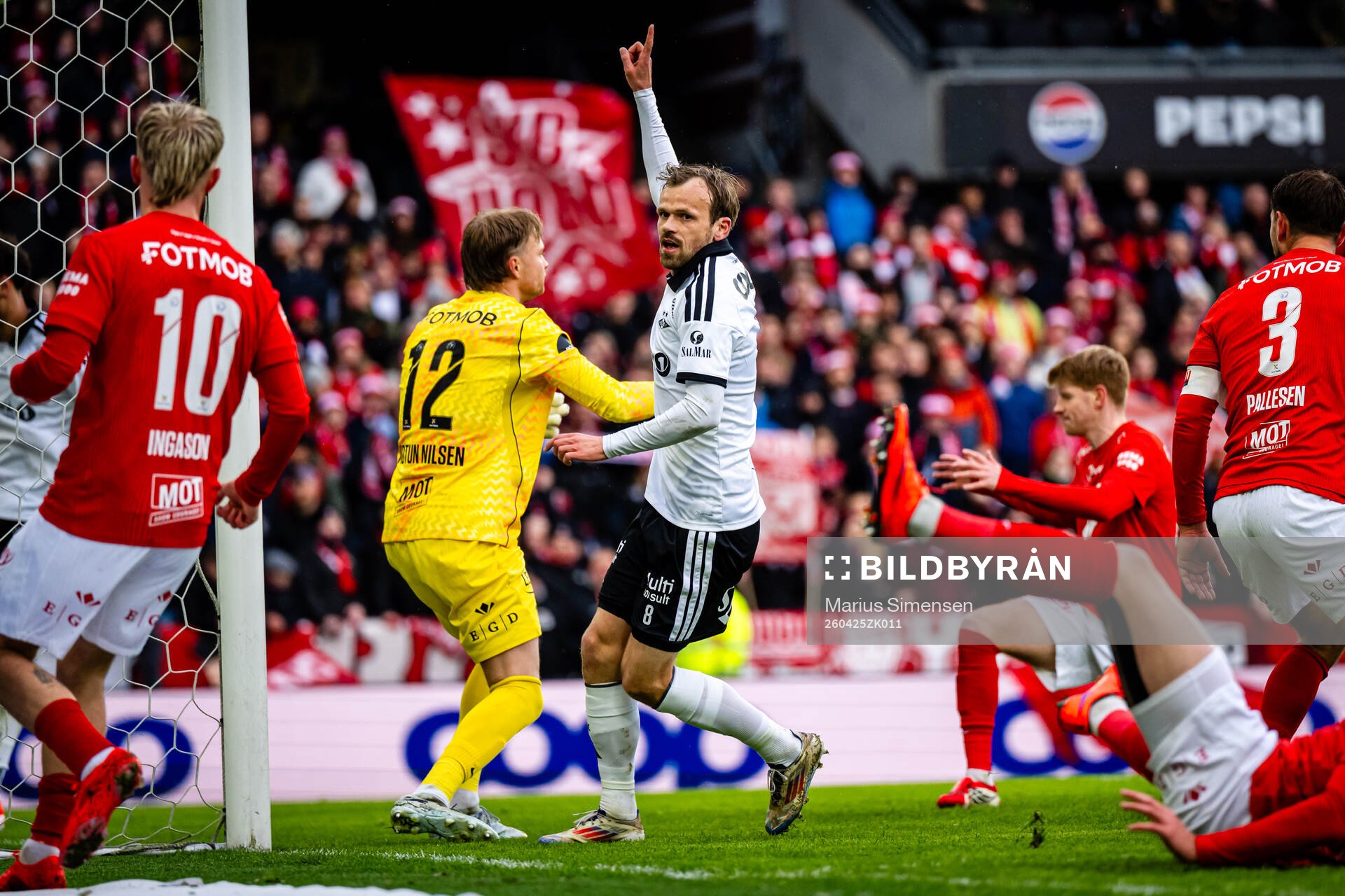 Iver Fossum of Rosenborg celebrates