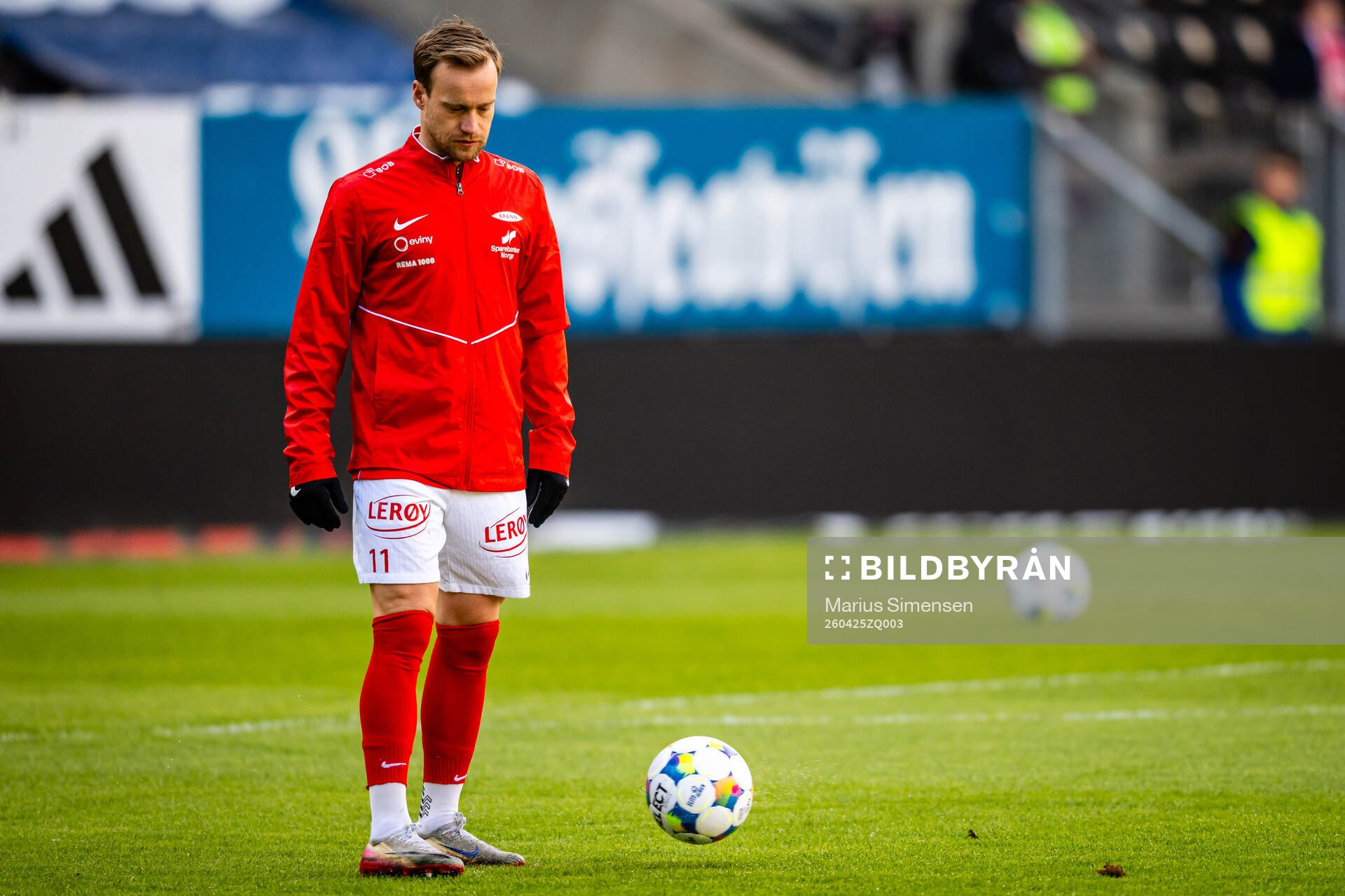 Bård Finne of Brann warms up