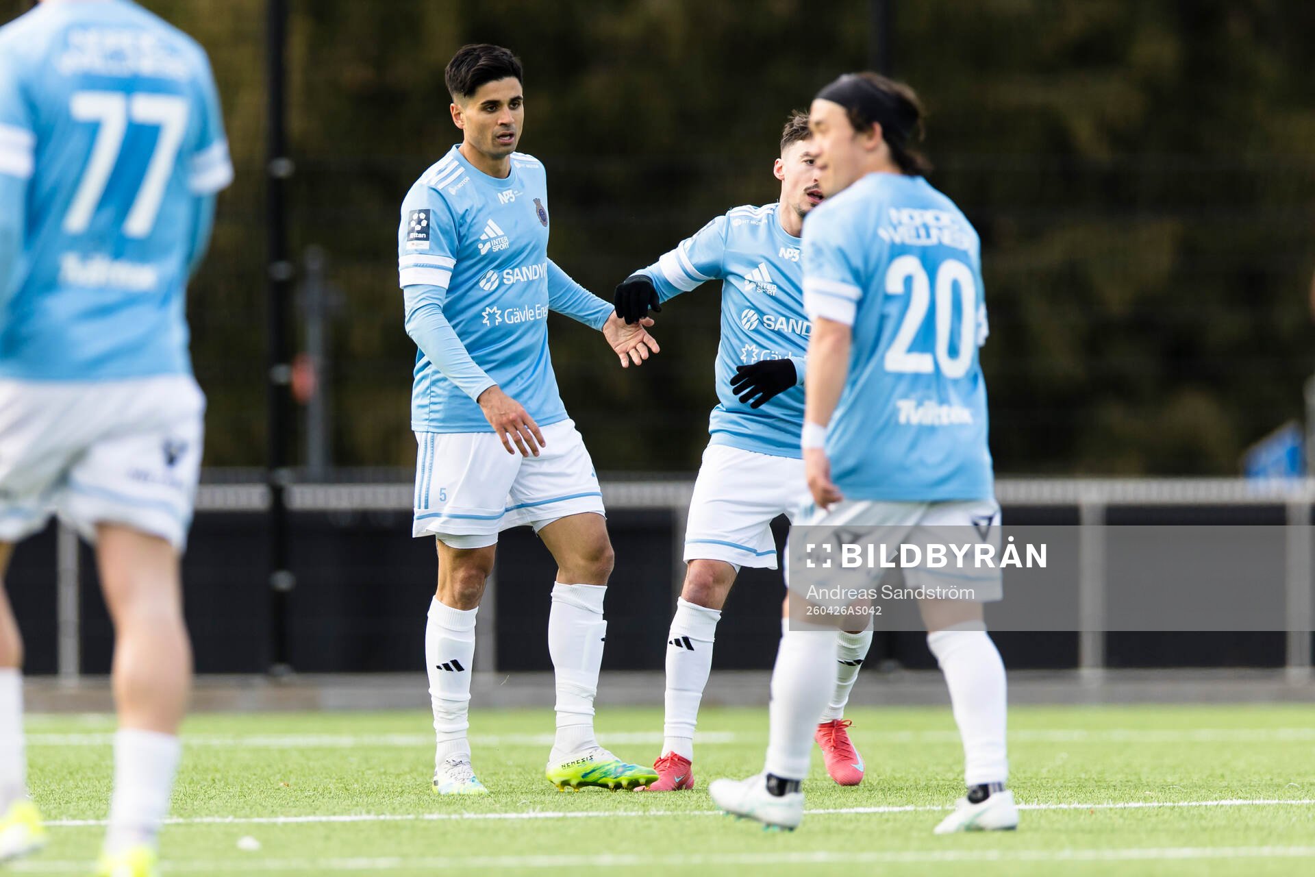 Gefles Dillan Ismail gör 34-1 reduceringen och gratuleras