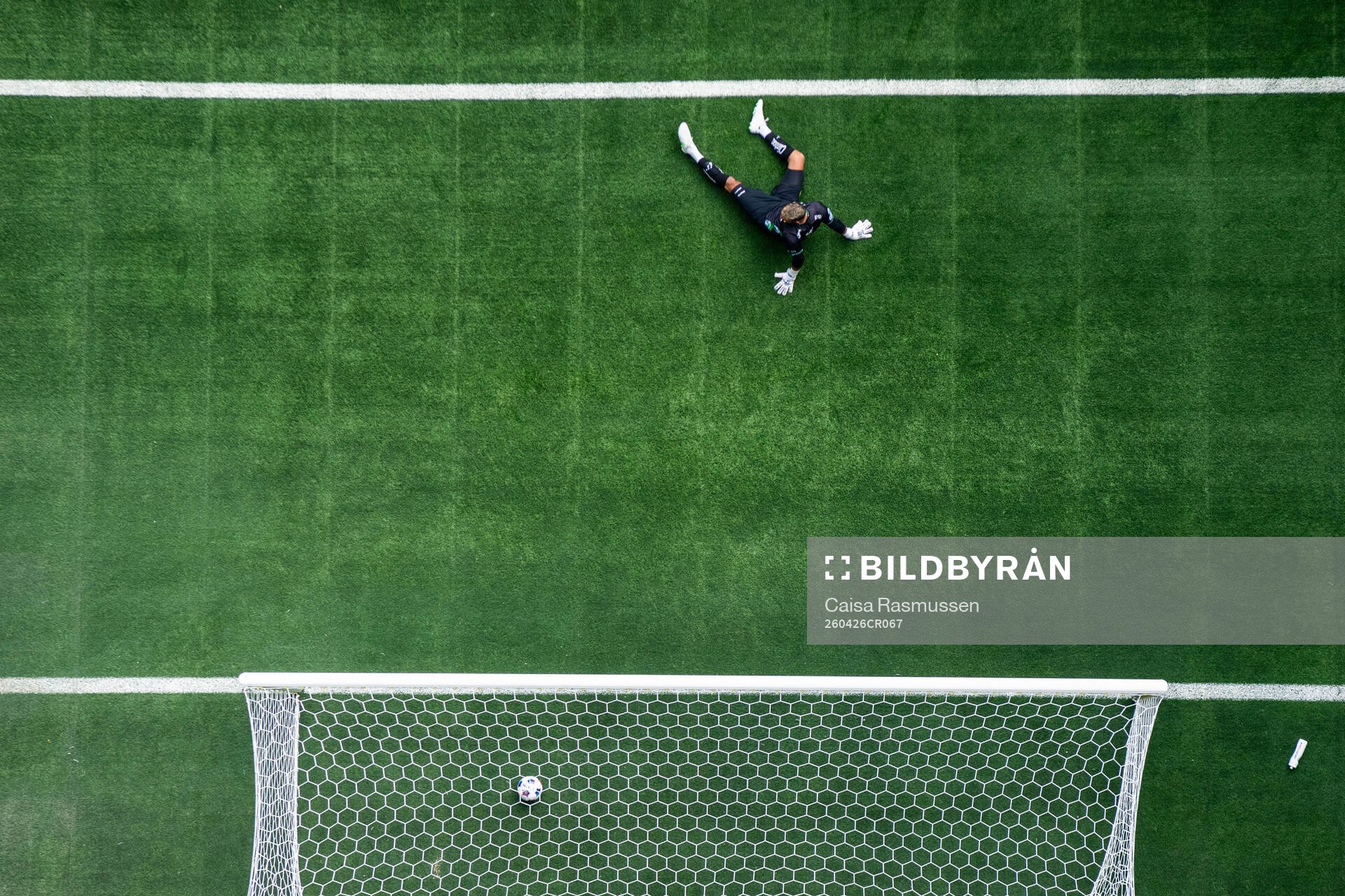 Hammarbys målvakt Warner Hahn släpper in 1-0 av