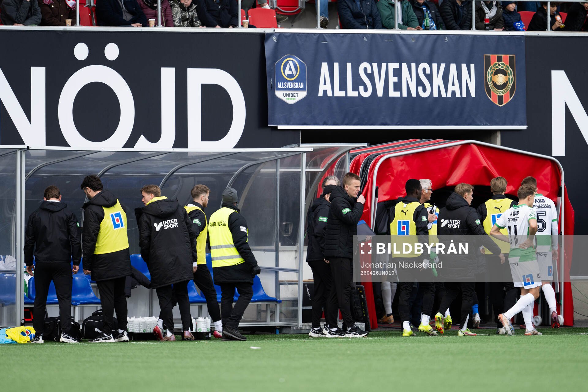 Spelarna lämnar planen