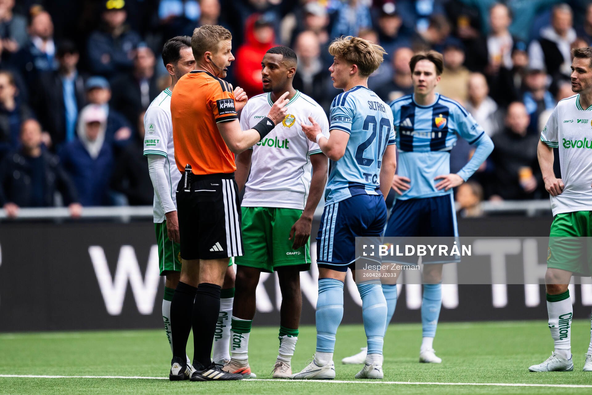 Hammarbys Paulos Abraham och Djurgårdens Matias Siltanen i