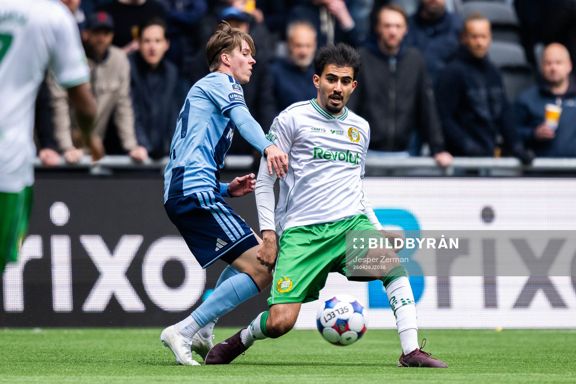 Djurgårdens Max Larsson och Hammarbys Montader Madjed