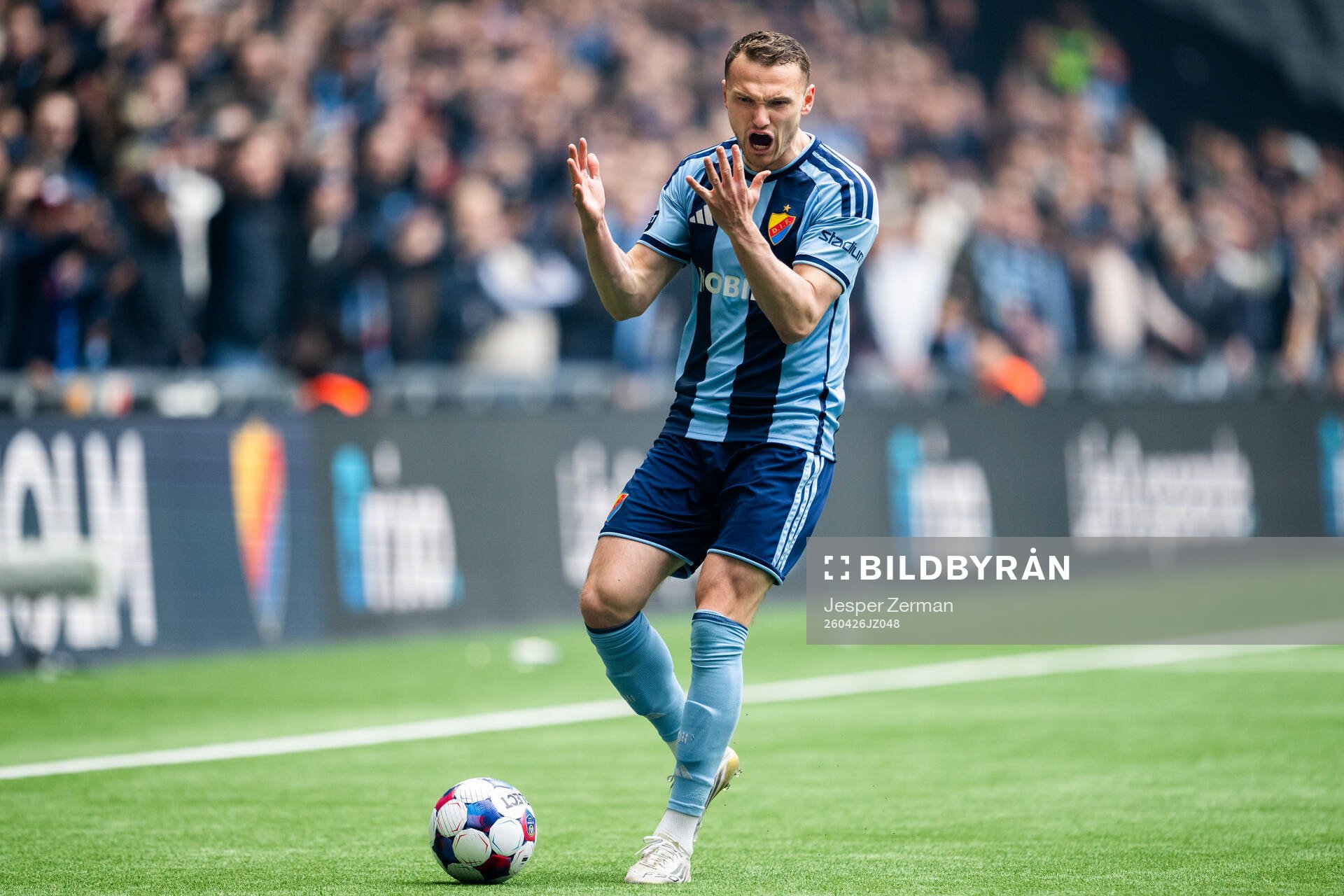 Djurgårdens Piotr Johansson reagerar