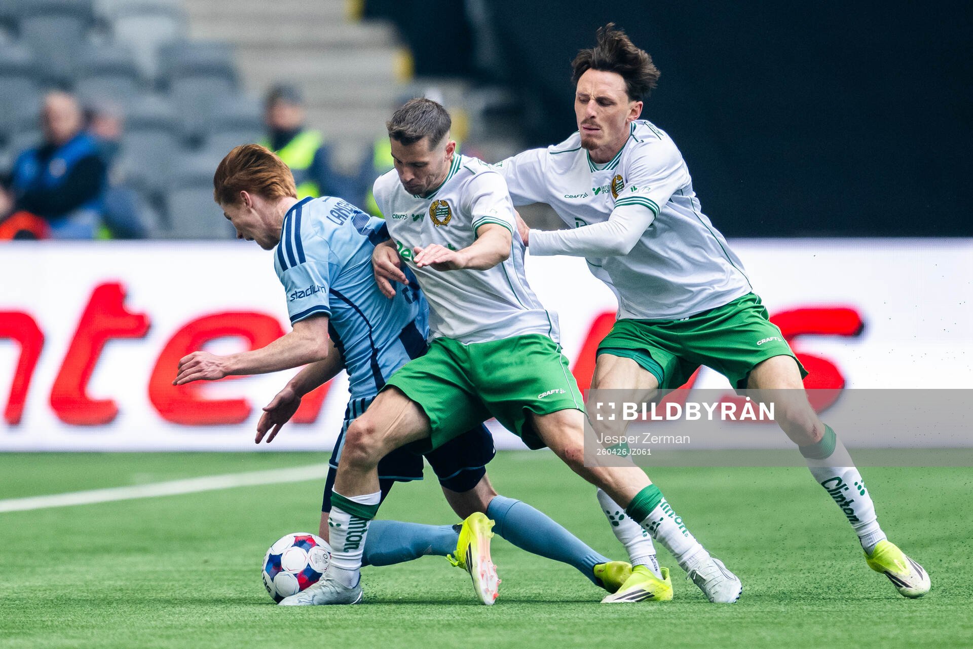 Djurgårdens Peter Langhoff samt Hammarbys Oscar Johansson
