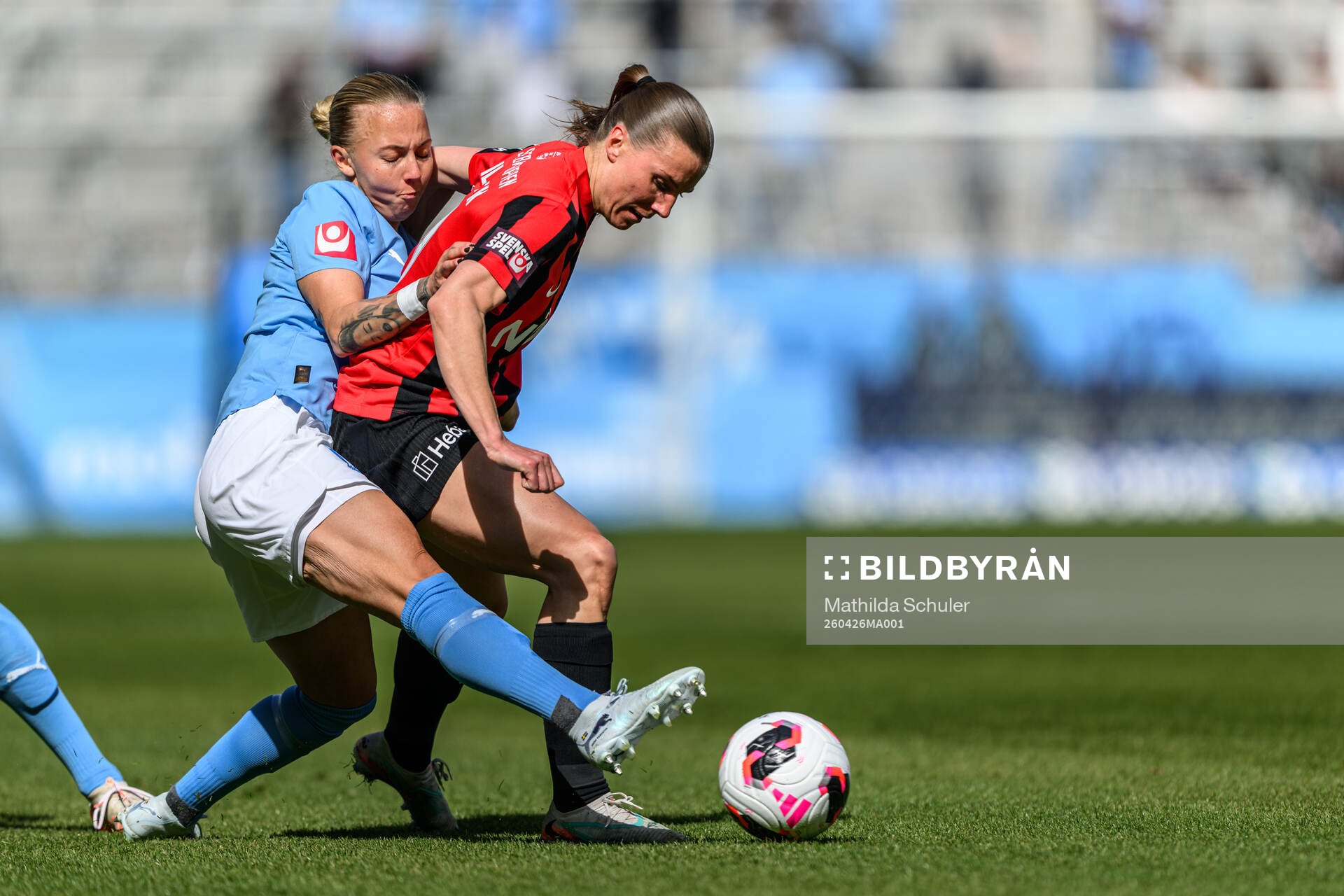 Malmö FFs Nathalie Hoff Persson och Brommapojkarnas Louise