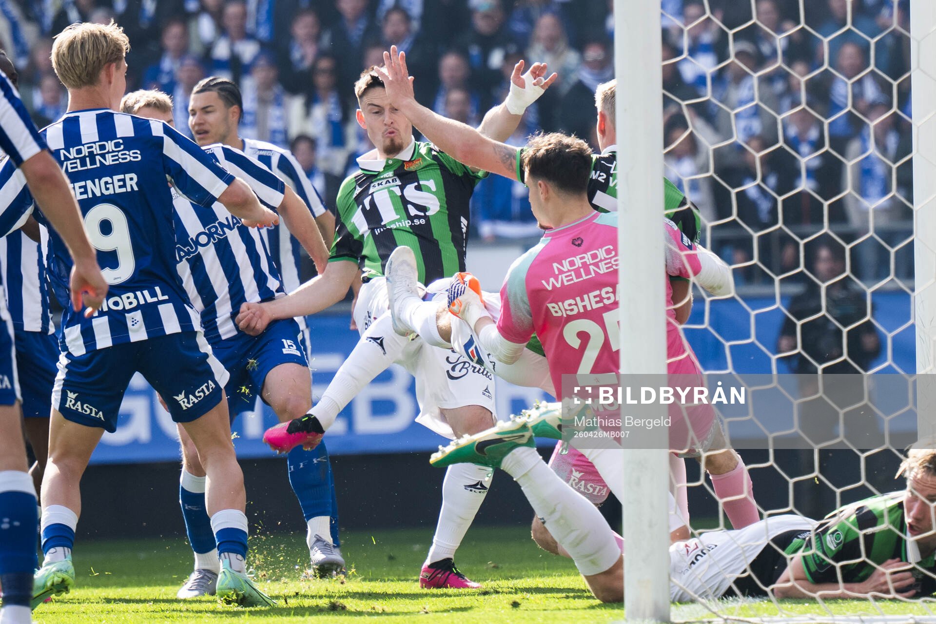 GAIS Samuel Salter och IFK Göteborgs målvakt Elis