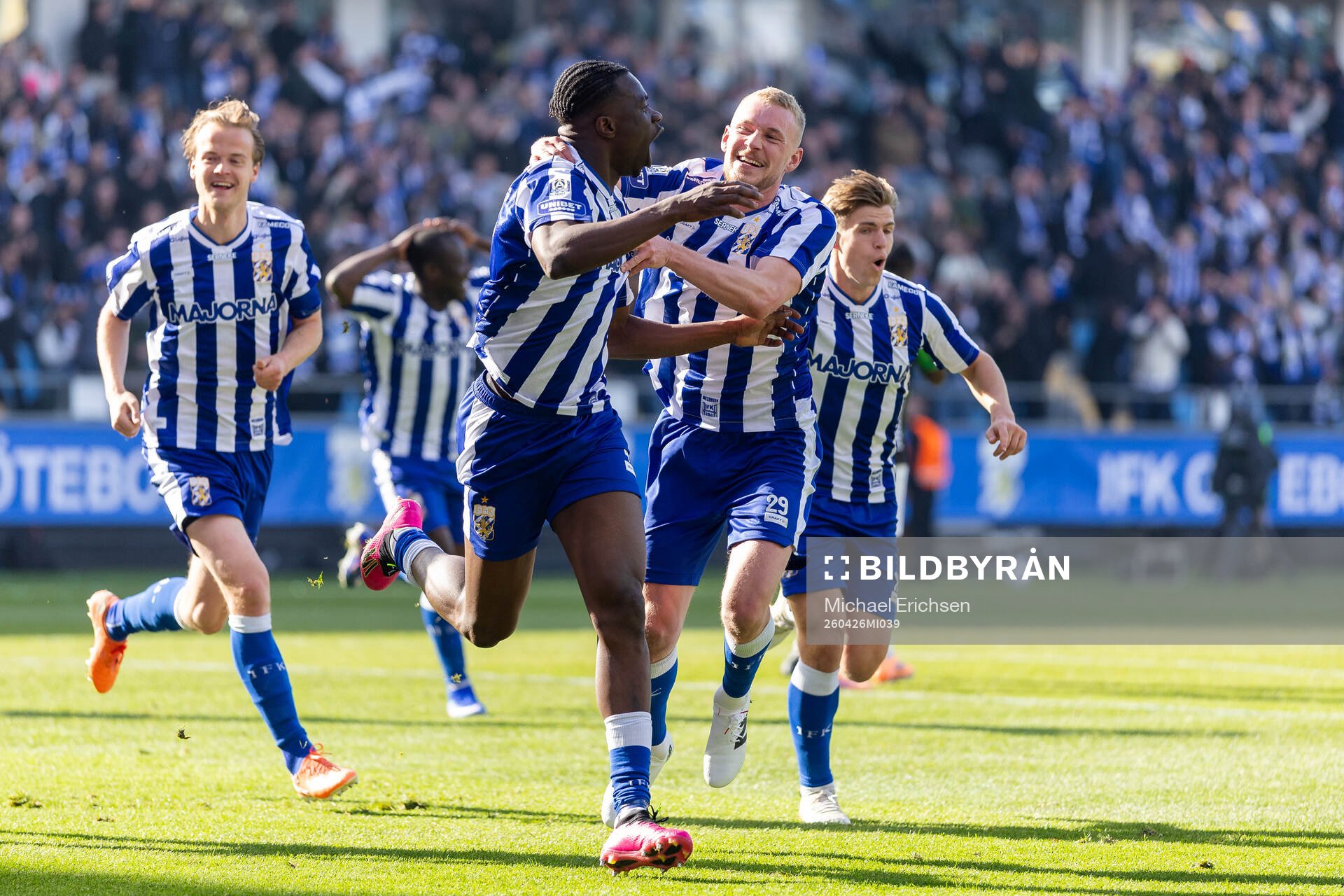 IFK Göteborgs Rockson Yeboah jublar ihop med Adam Bergmark