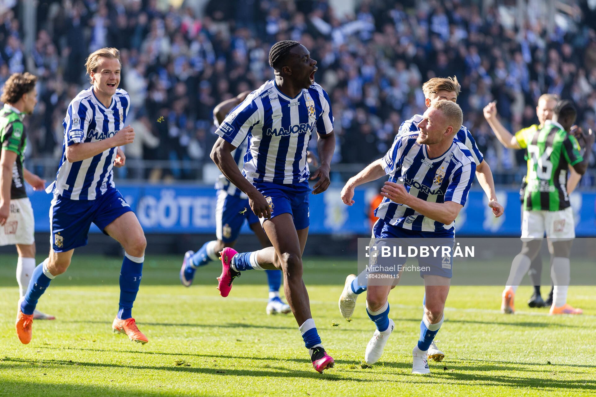 IFK Göteborgs Rockson Yeboah jublar ihop med Adam Bergmark