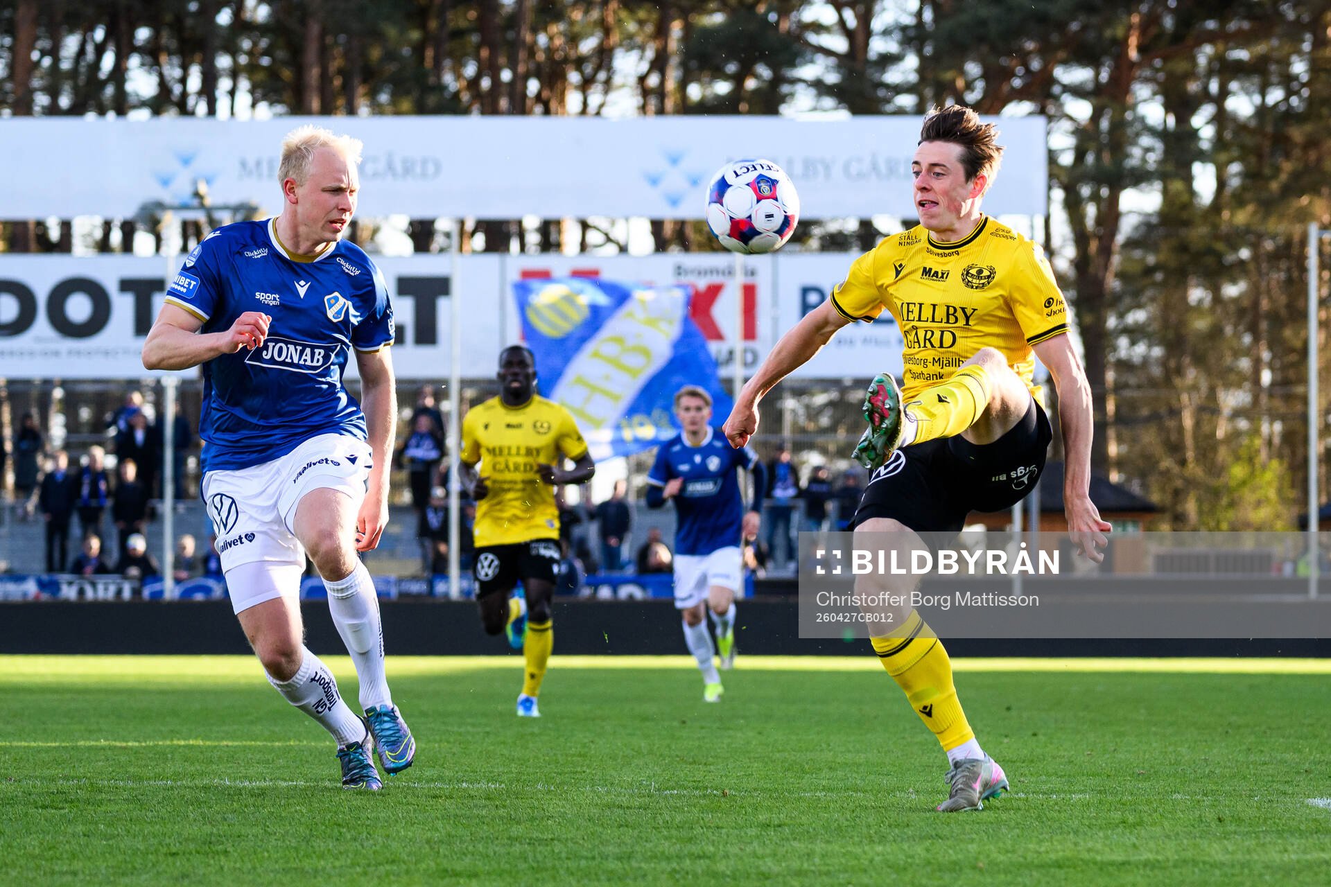 Halmstads André Boman och Mjällbys Elliot Stroud