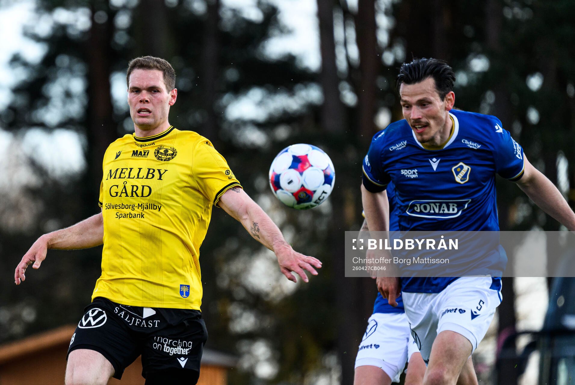 Mjällbys Jacob Bergström och Halmstads Pascal Gregor