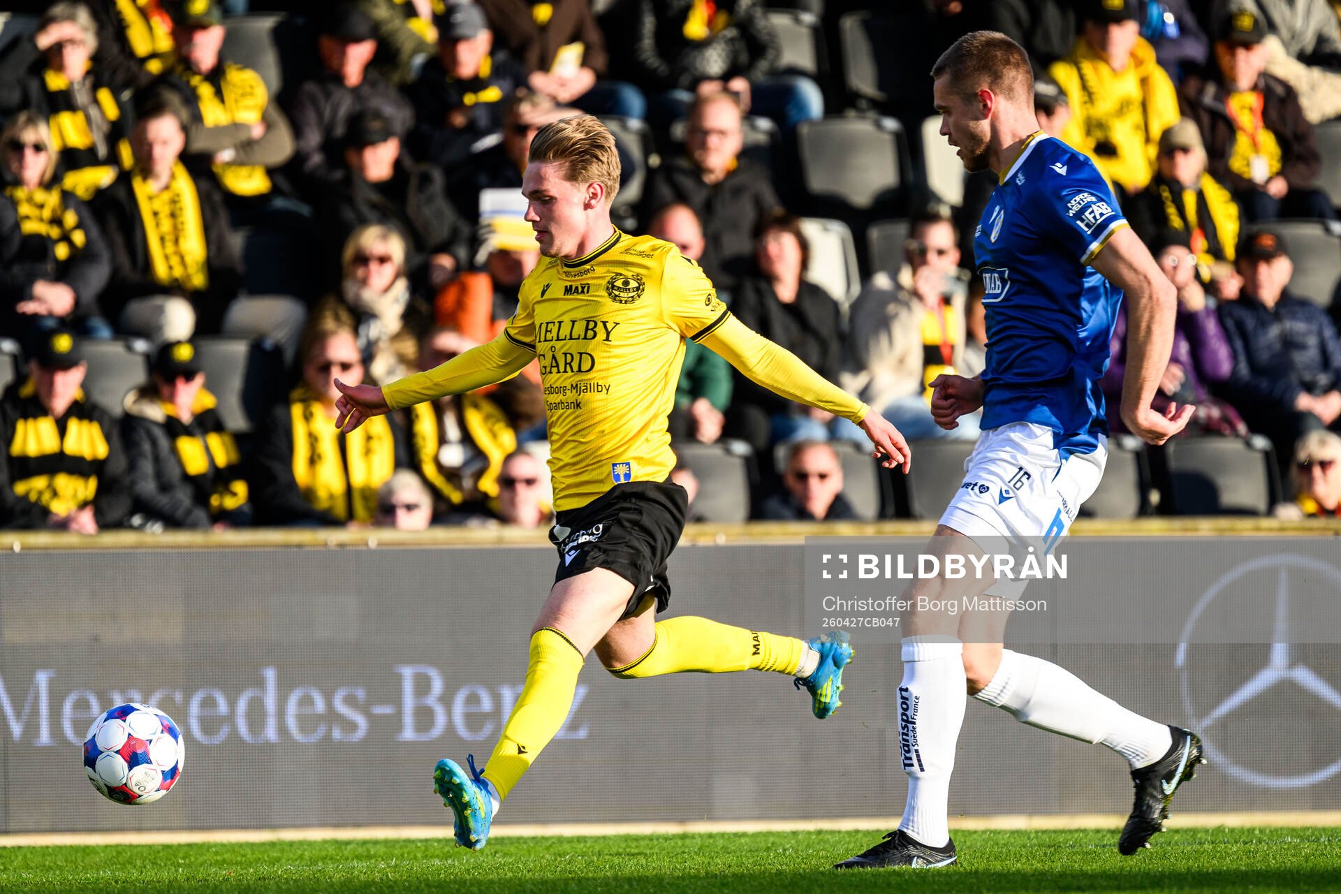 Mjällbys Jeppe Kjaer och Halmstads Erko Tougjas
