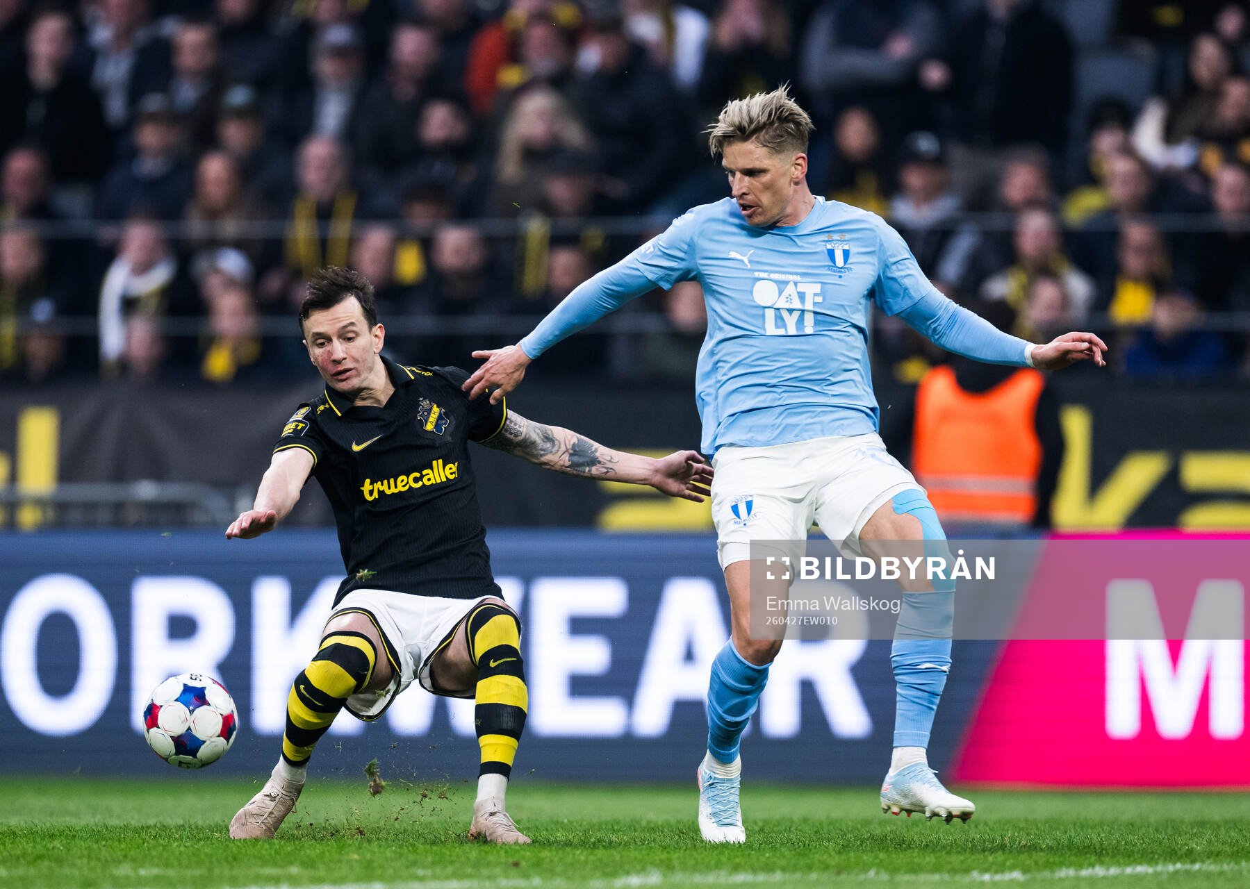 AIKs Bersant Celina och Malmö FFs Jens Stryger Larsen