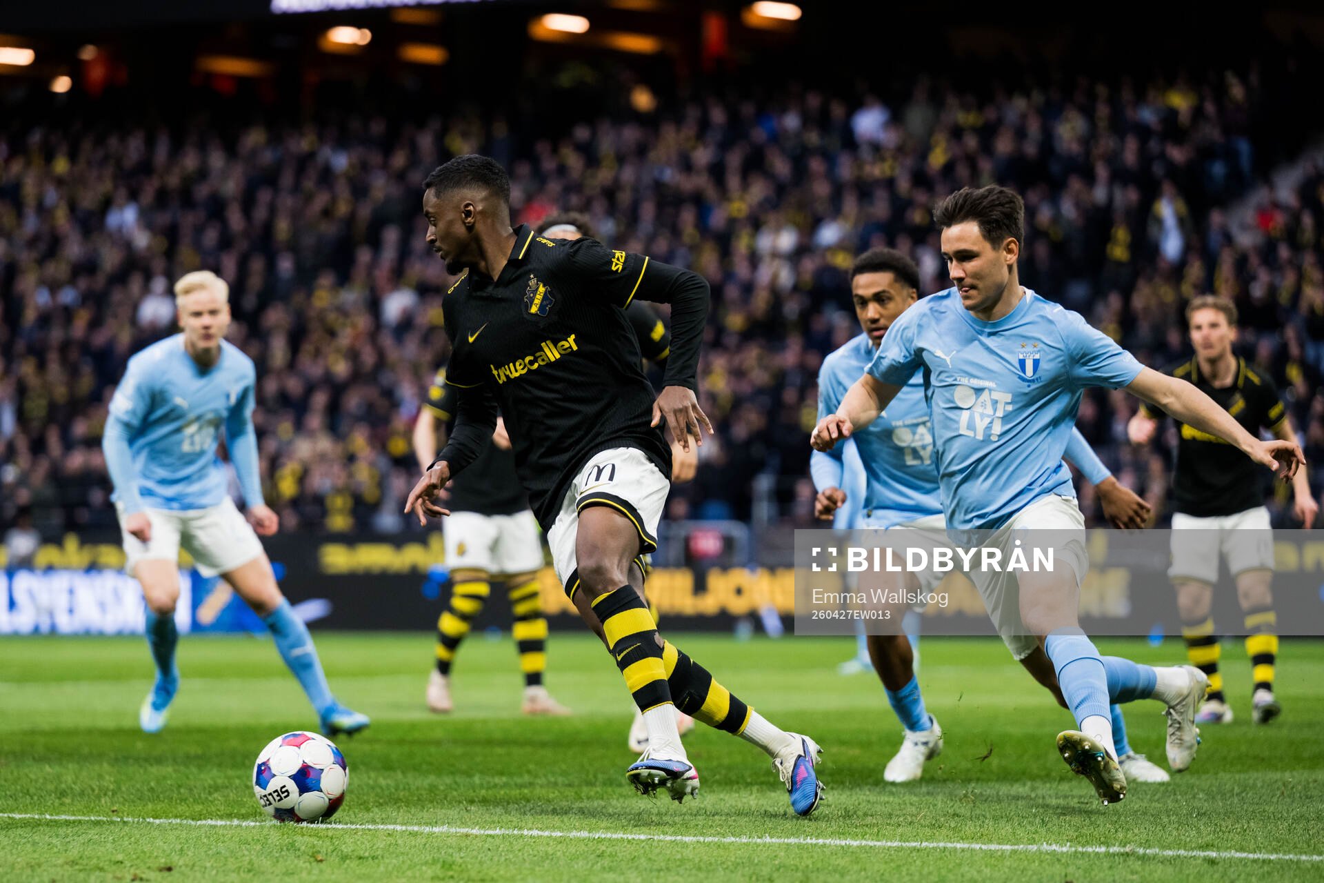AIKs Abdihakin Ali och Malmö FFs Yanis Karabelyov