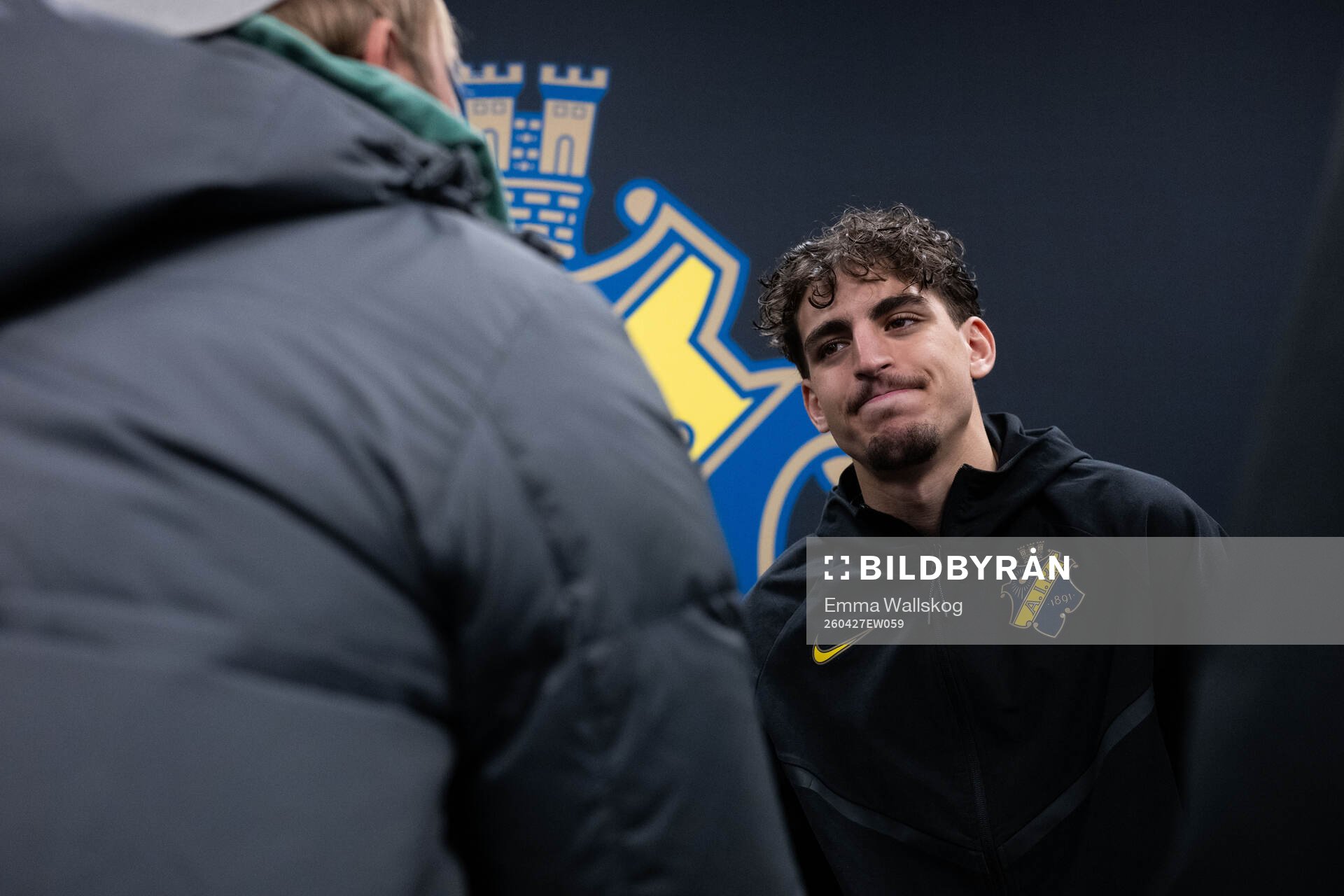 AIKs Taha Ayari i mixade zonen