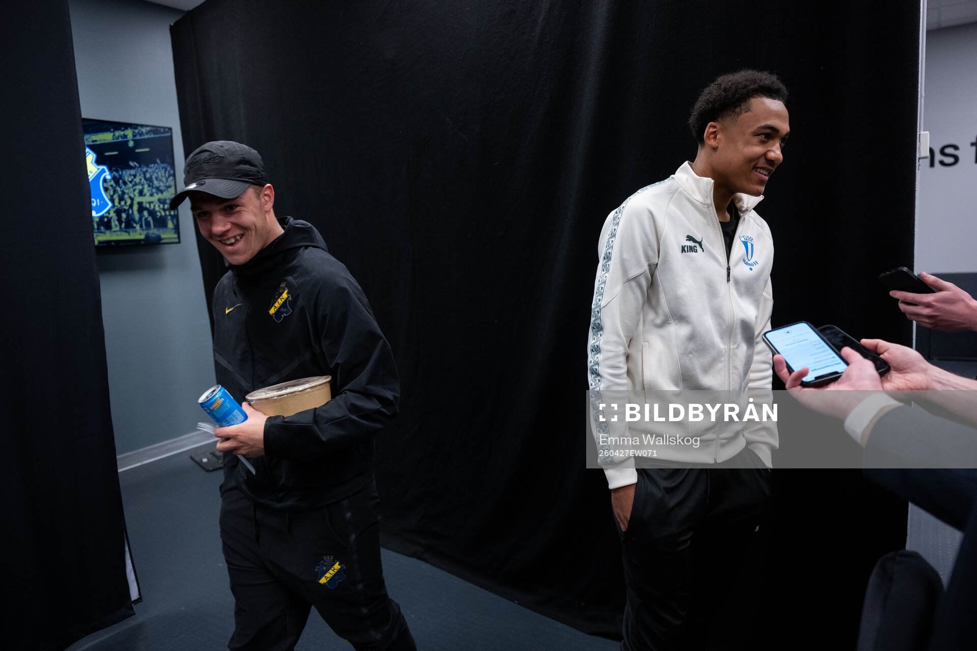 AIKs Charlie Pavey och Malmö FFs Theodor Lundbergh i