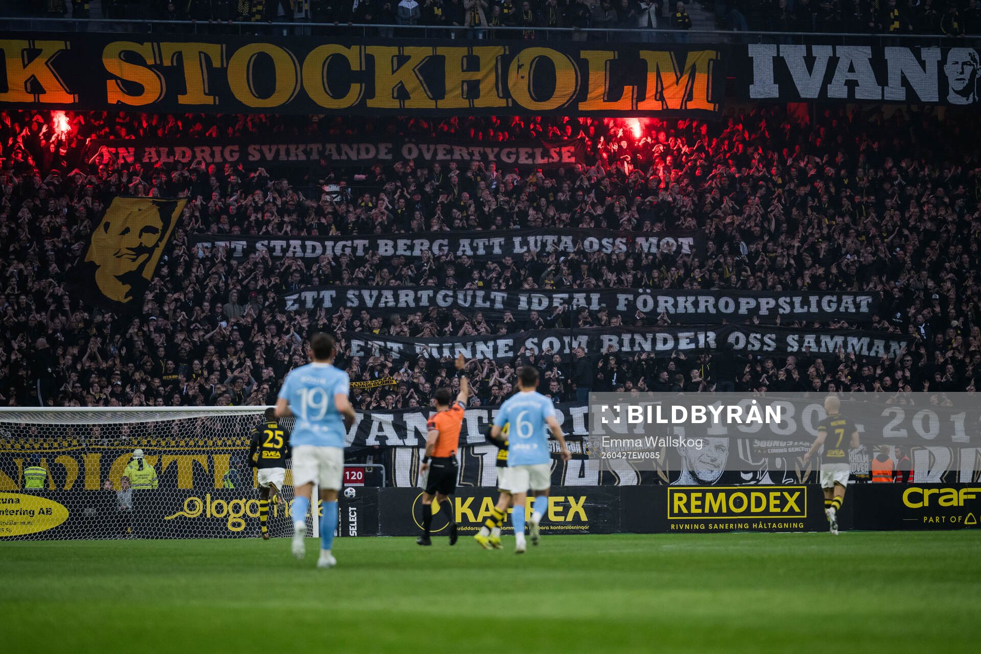 En banderoll tillägnad Ivan Turina