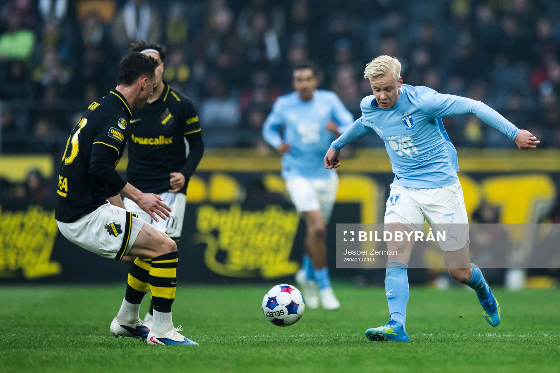 AIKs Áron Csongvai och Malmö FFs Otto Rosengren