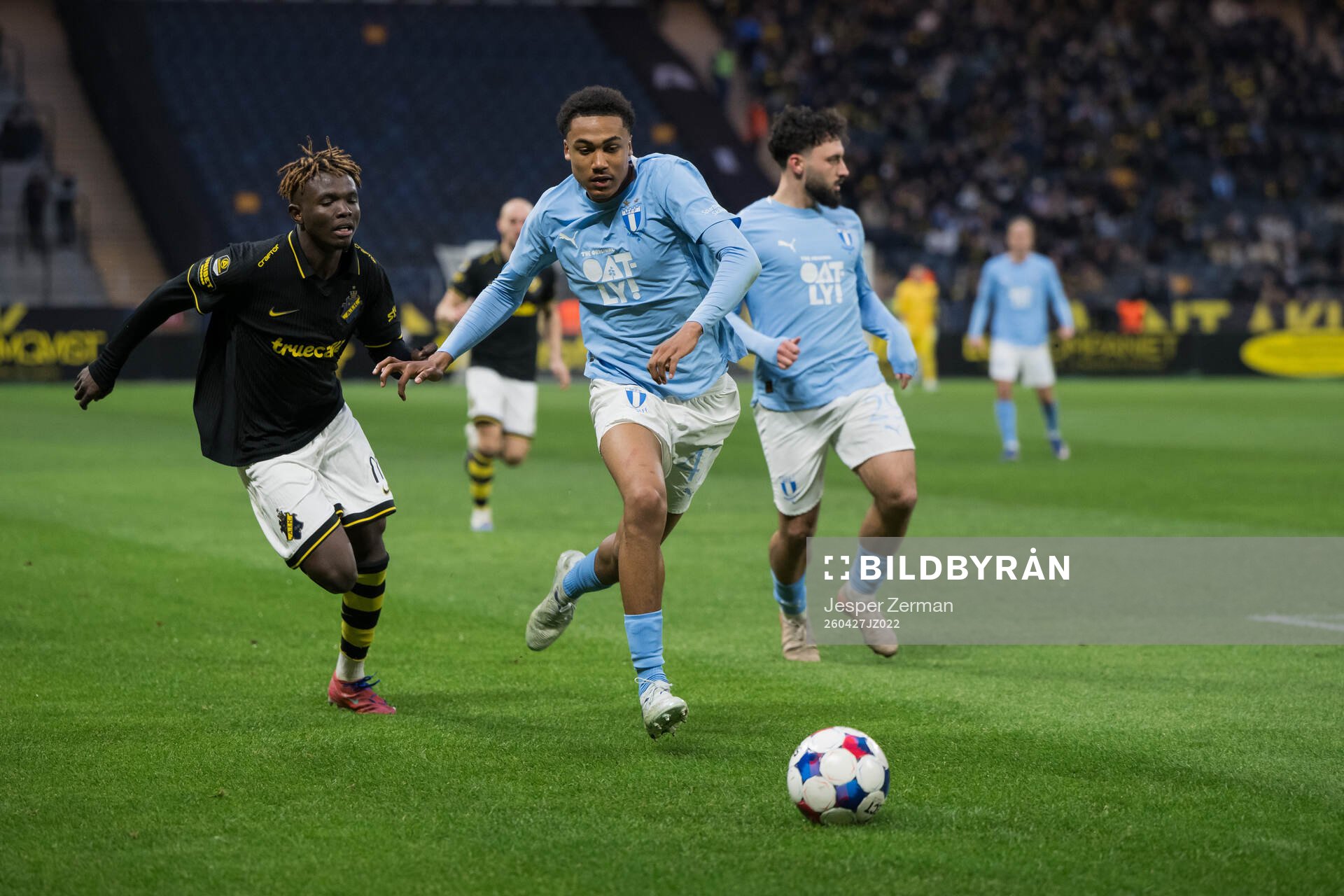 AIKs Zadok Yohanna och Malmö FFs Theodor Lundbergh