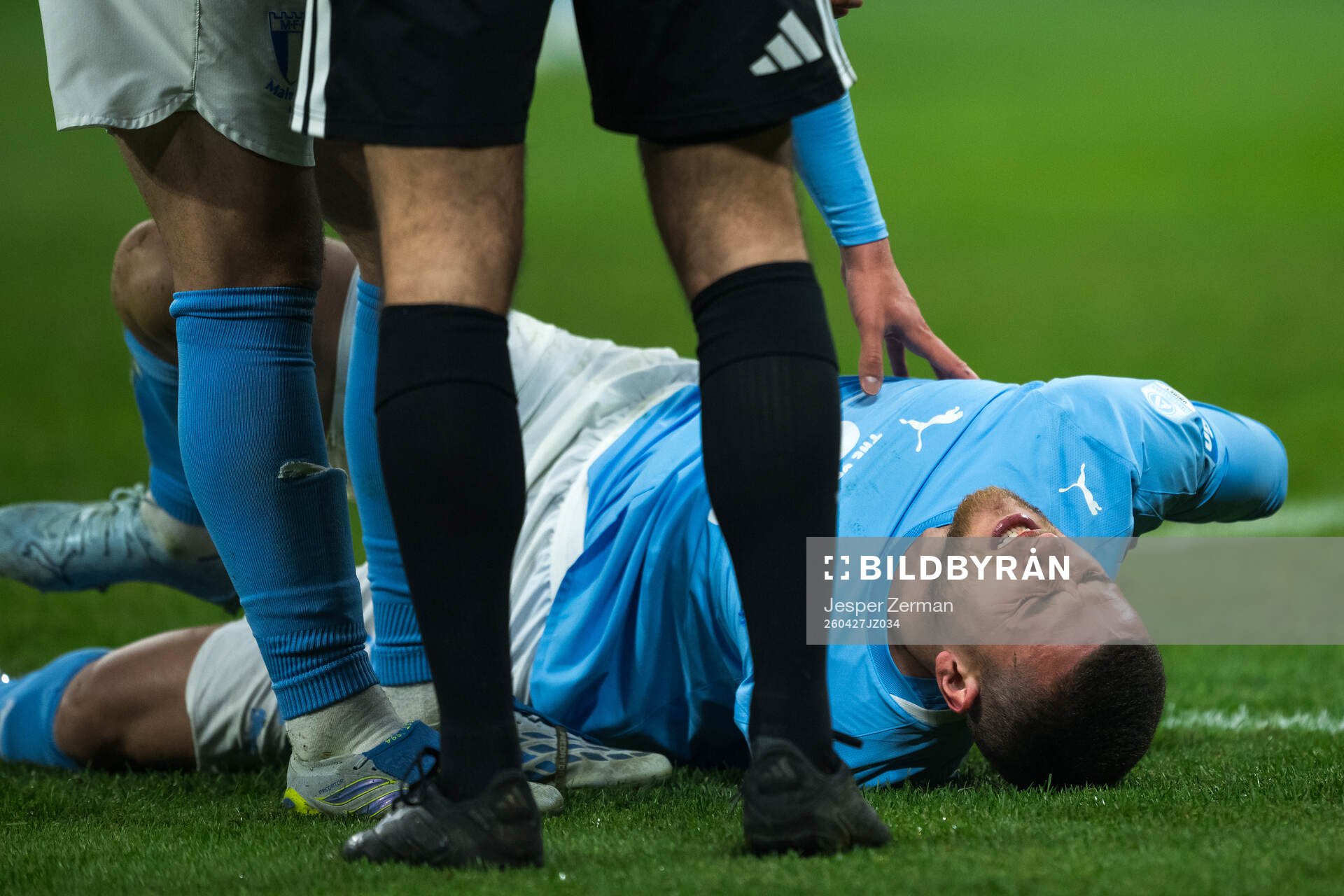 Malmö FFs Gabriel Busanello har ont