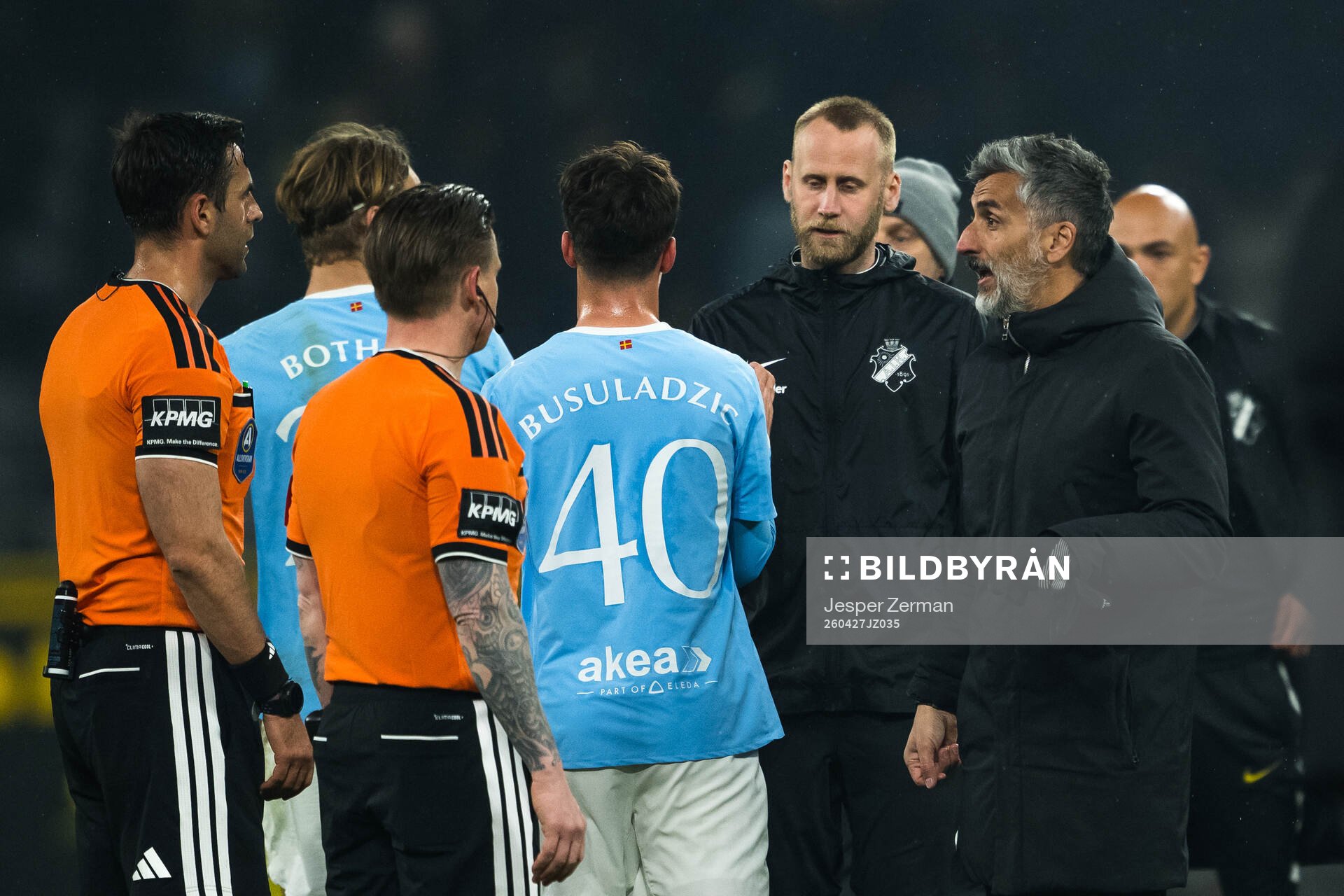 AIKs tränare José Riveiro och domare Granit Maqedonci