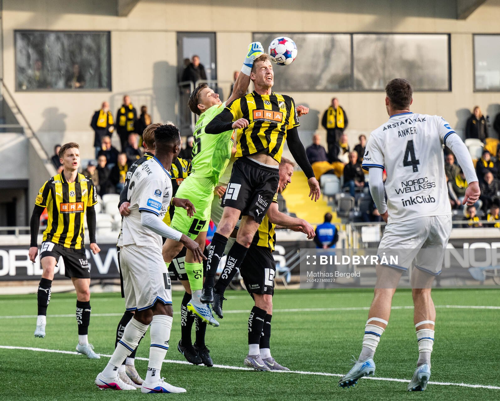 Häckens målvakt David Andersson och Filip Helander