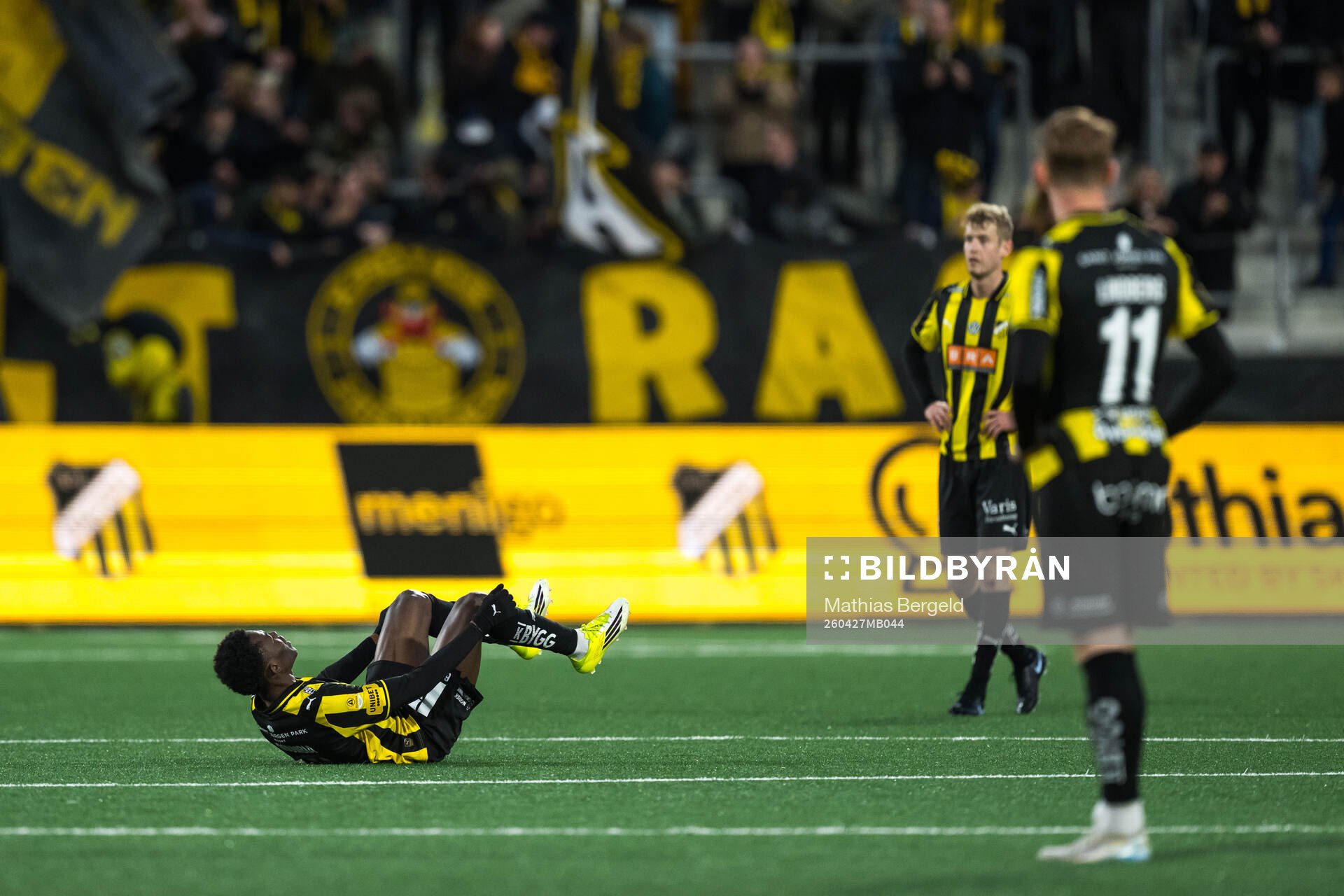 Häckens Abdoulaye Doumbia och Filip Helander deppar