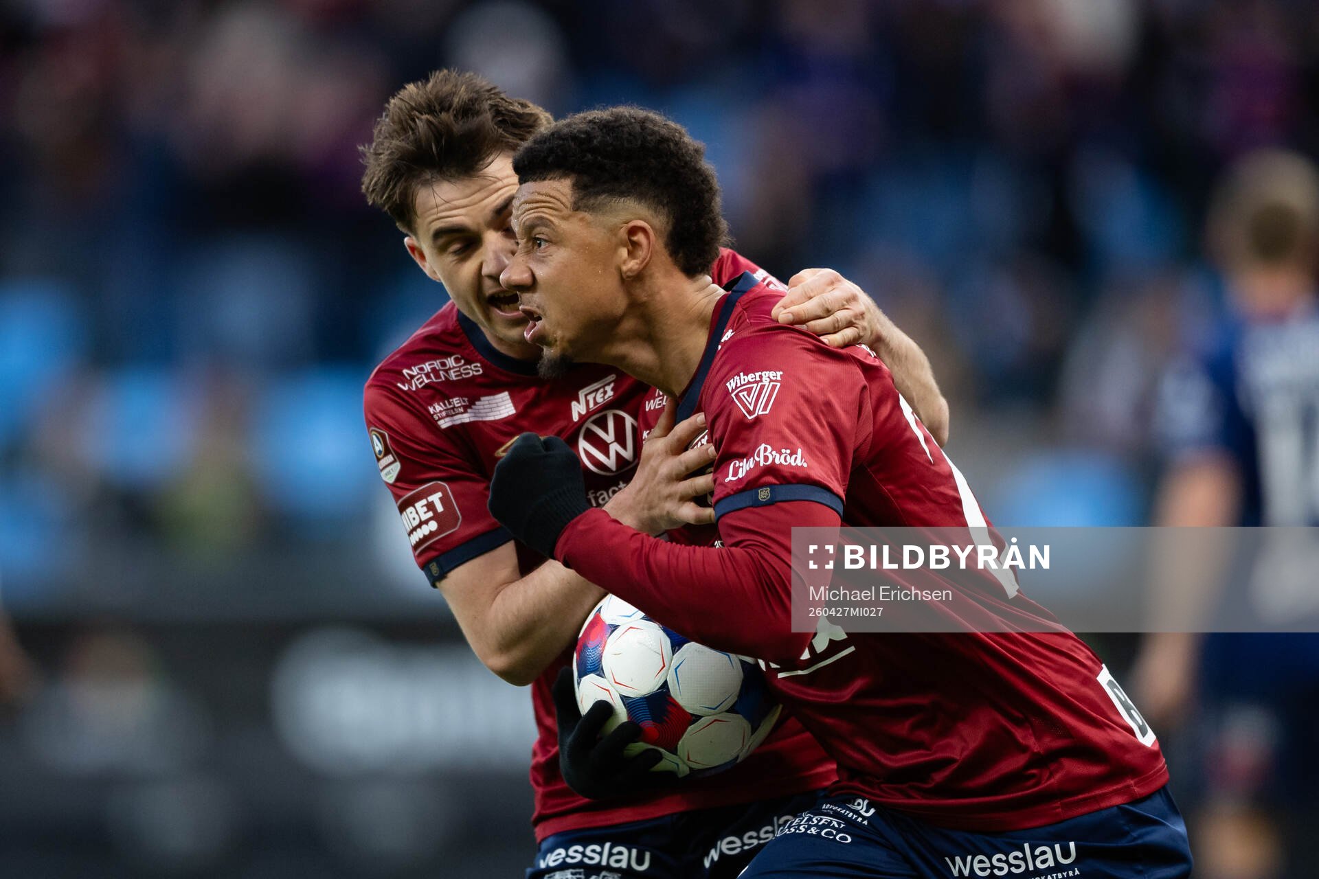 Örgrytes Tobias Sana jublar ihop med Owen Parker-Price
