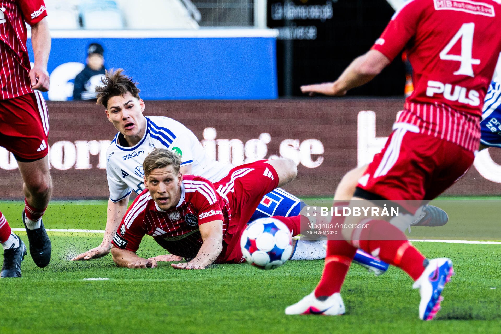 IFK Norrköpings Albert Aleksanjan och Landskronas Tobias