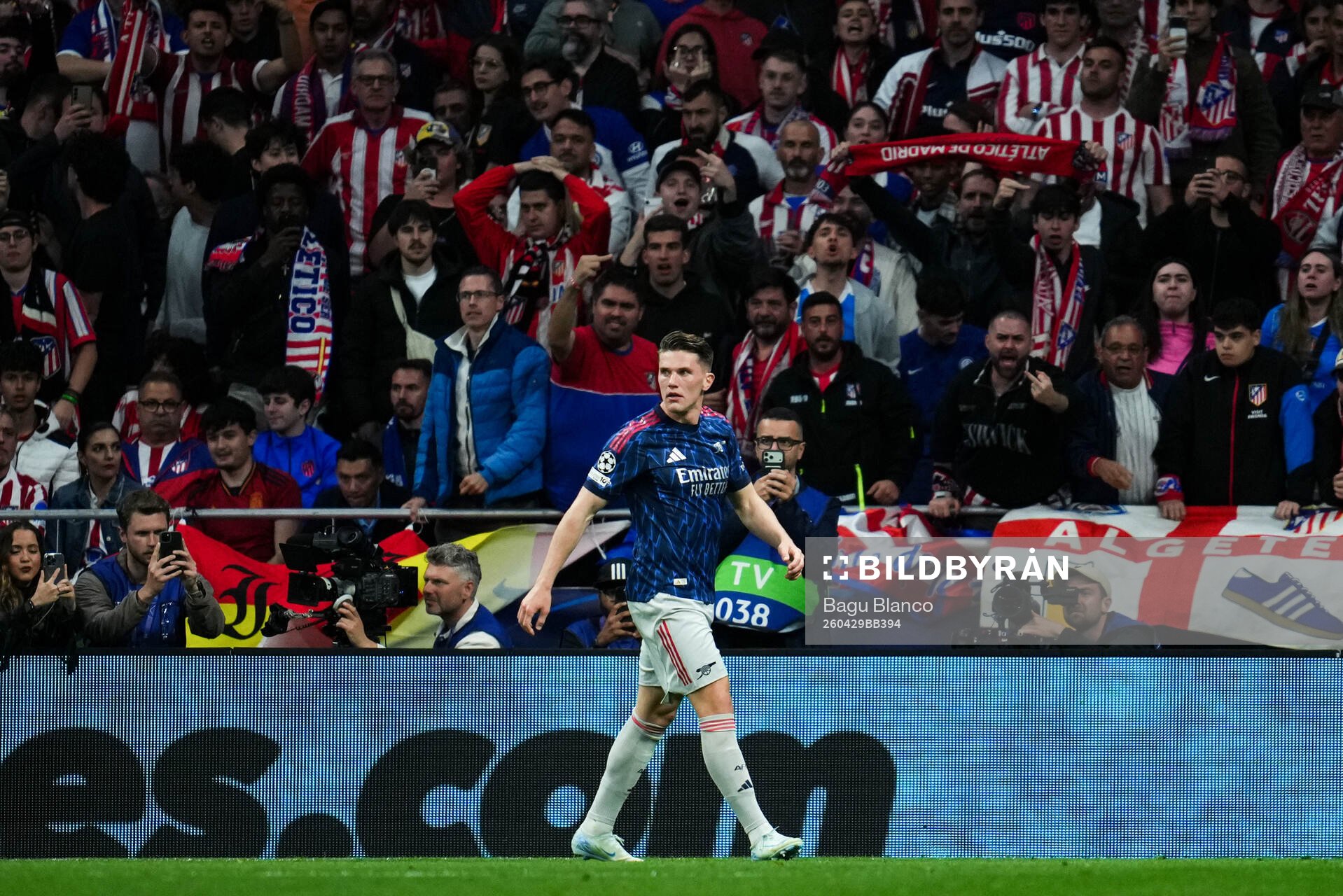 Viktor Gyökeres of Arsenal celebrates