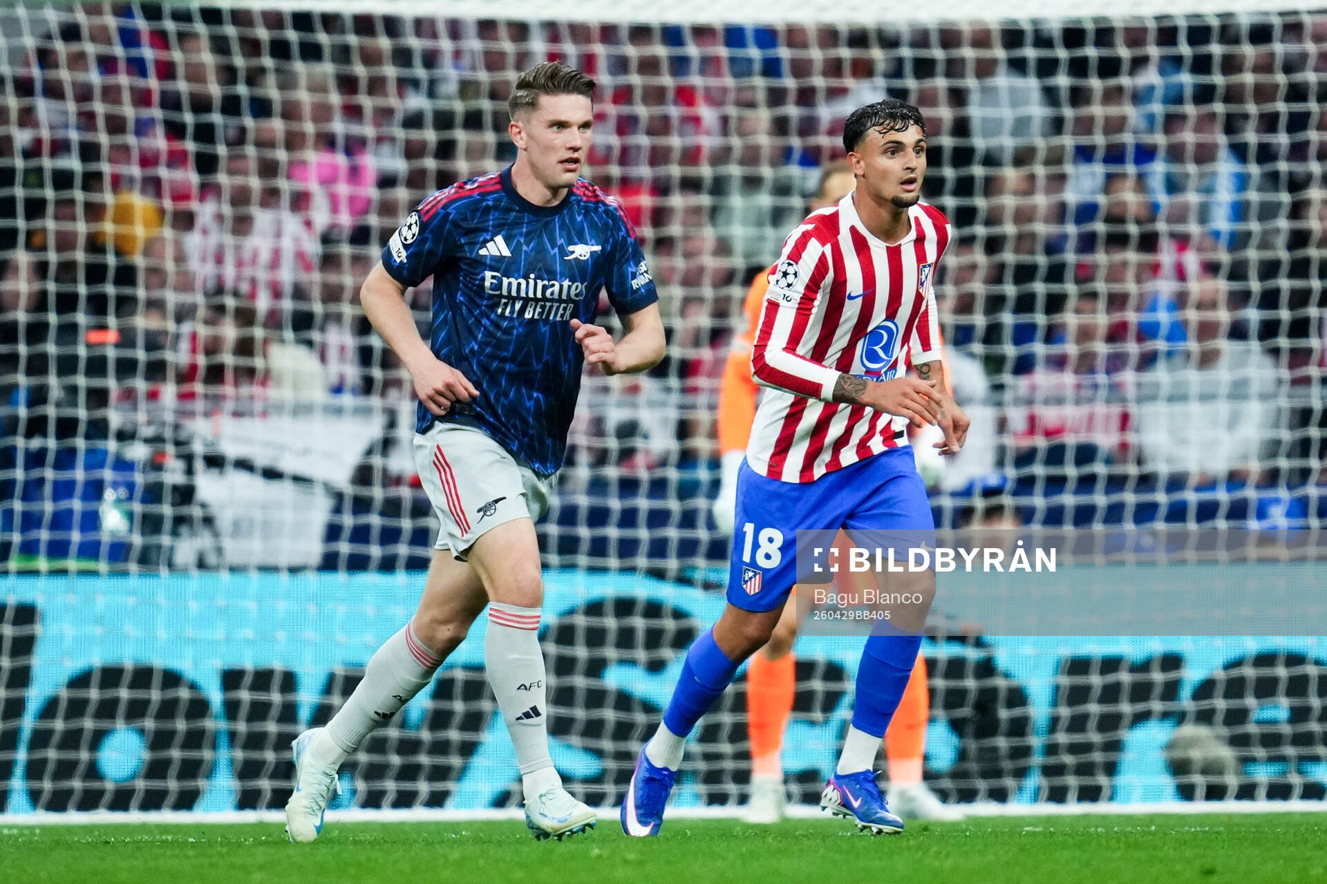 Viktor Gyökeres of Arsenal and Marc Pubill of Atletico