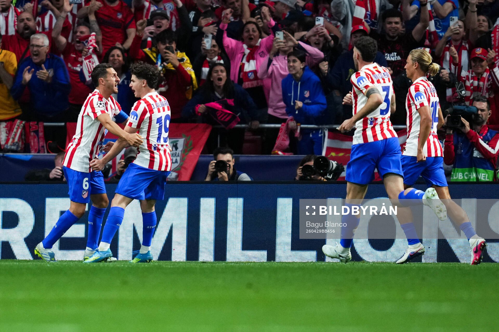 Koke and Julián Alavrez of Atletico Madrid celebrate