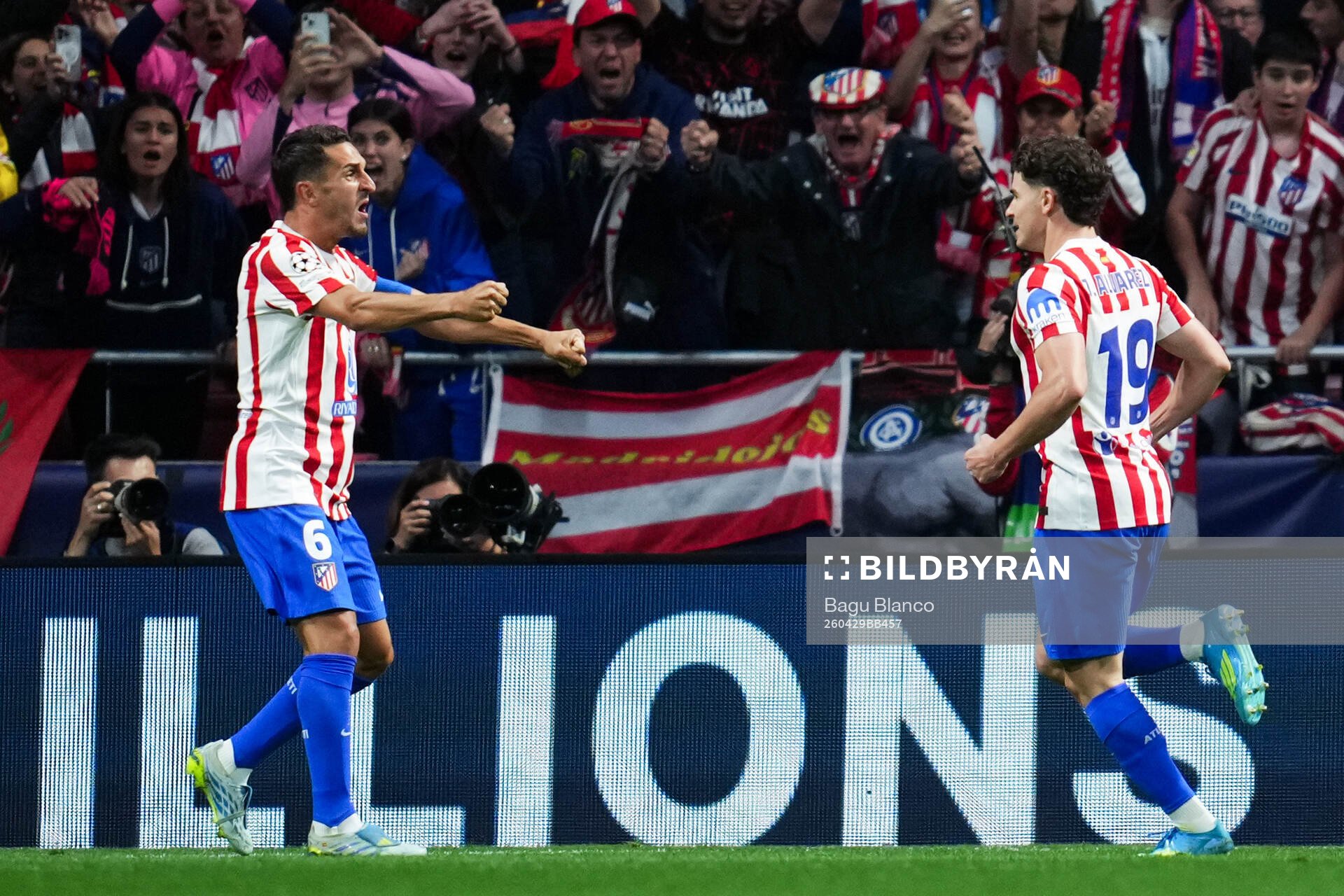 Koke and Julián Alavrez of Atletico Madrid celebrate