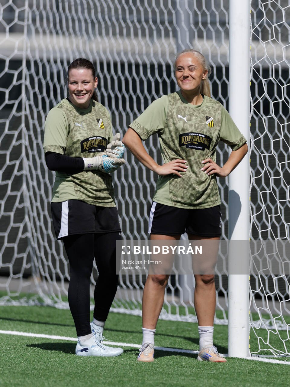 goalkeeper Disa Hellwig and Alva Selerud of Häcken