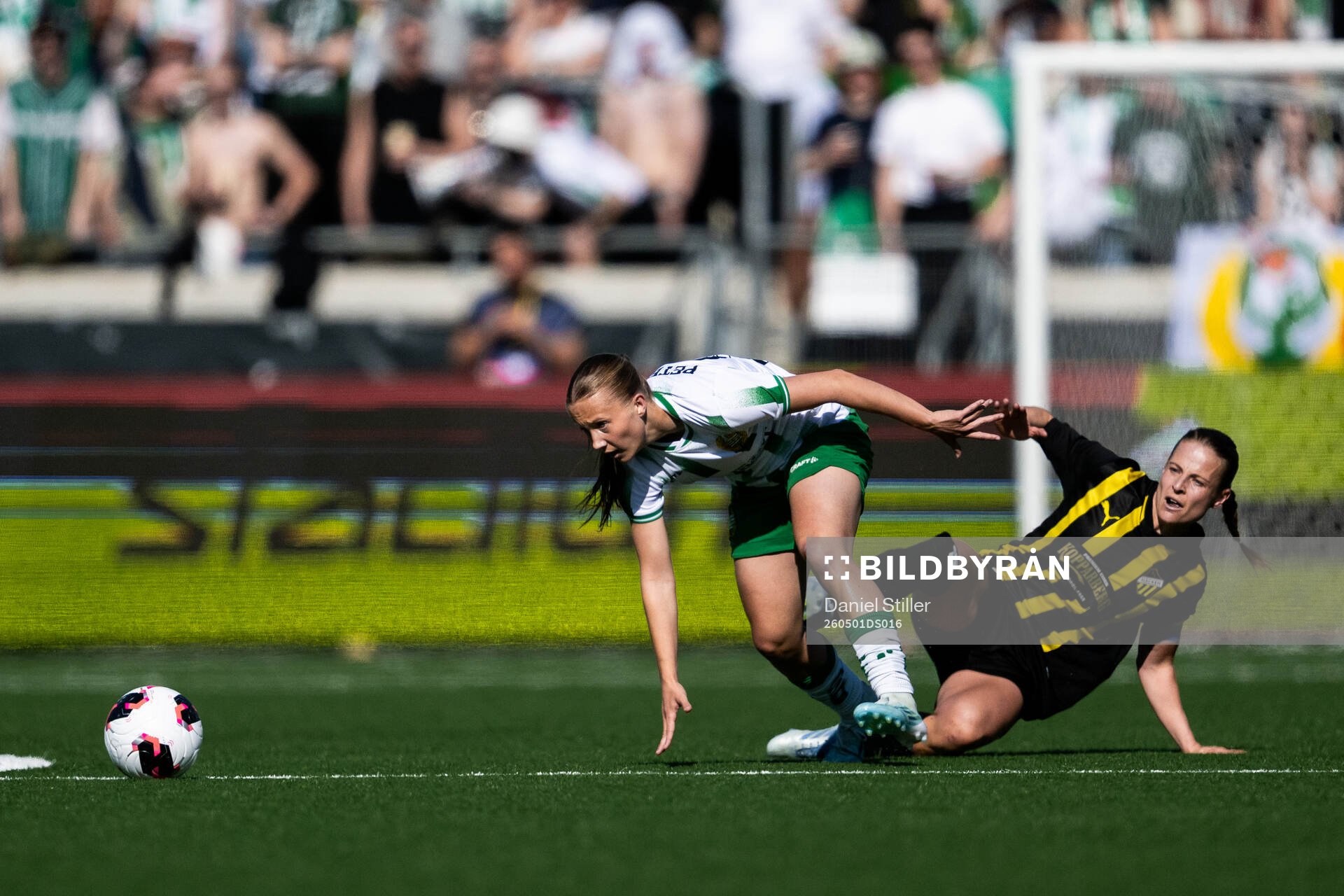 Fanny Peterson of Hammarby and Anna Anvegård of Häcken