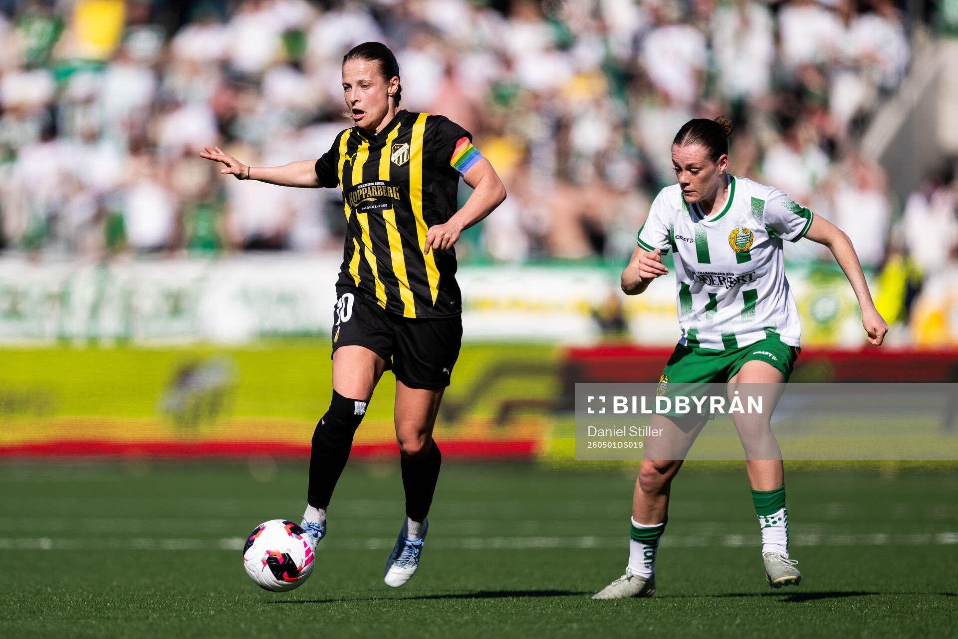 Anna Anvegård of Häcken and Sofia Reidy of Hammarby