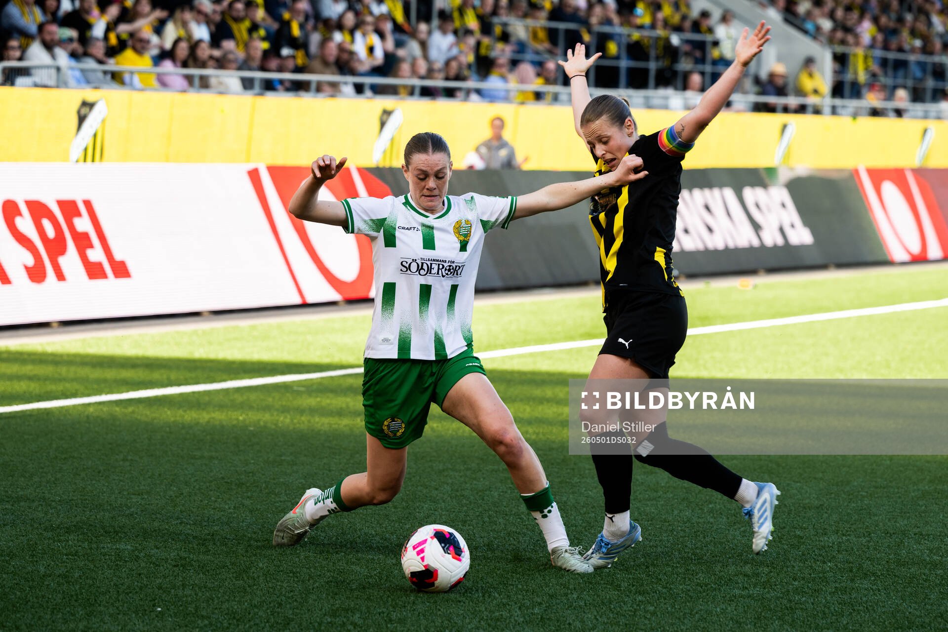 Sofia Reidy of Hammarby and Anna Anvegård of Häcken