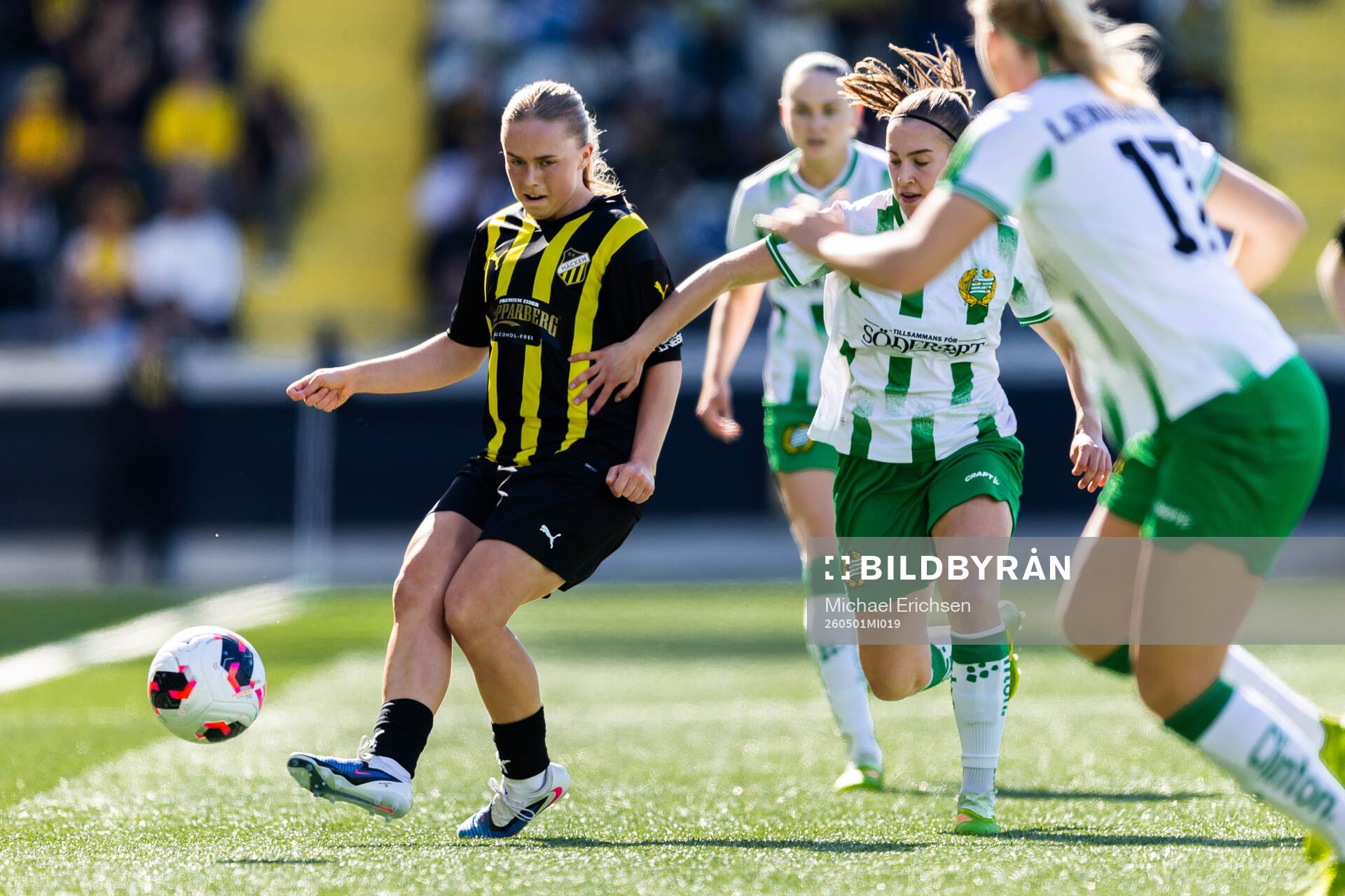 Pernille Sanvig of Häcken and Vilma Emilia Koivisto of