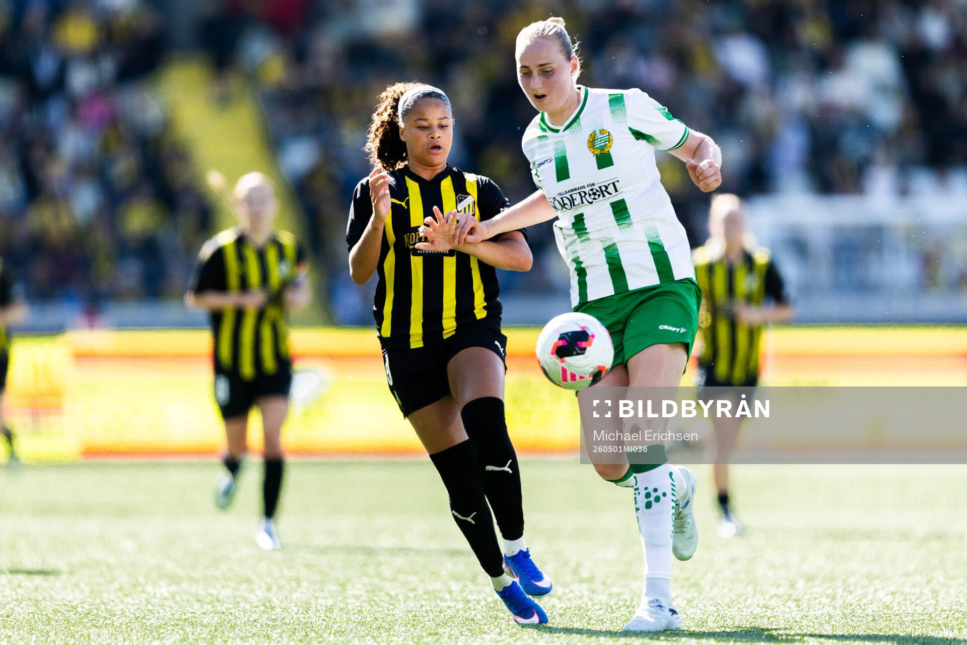 Sofia Reidy of Hammarby and Felicia Schröder of Häcken