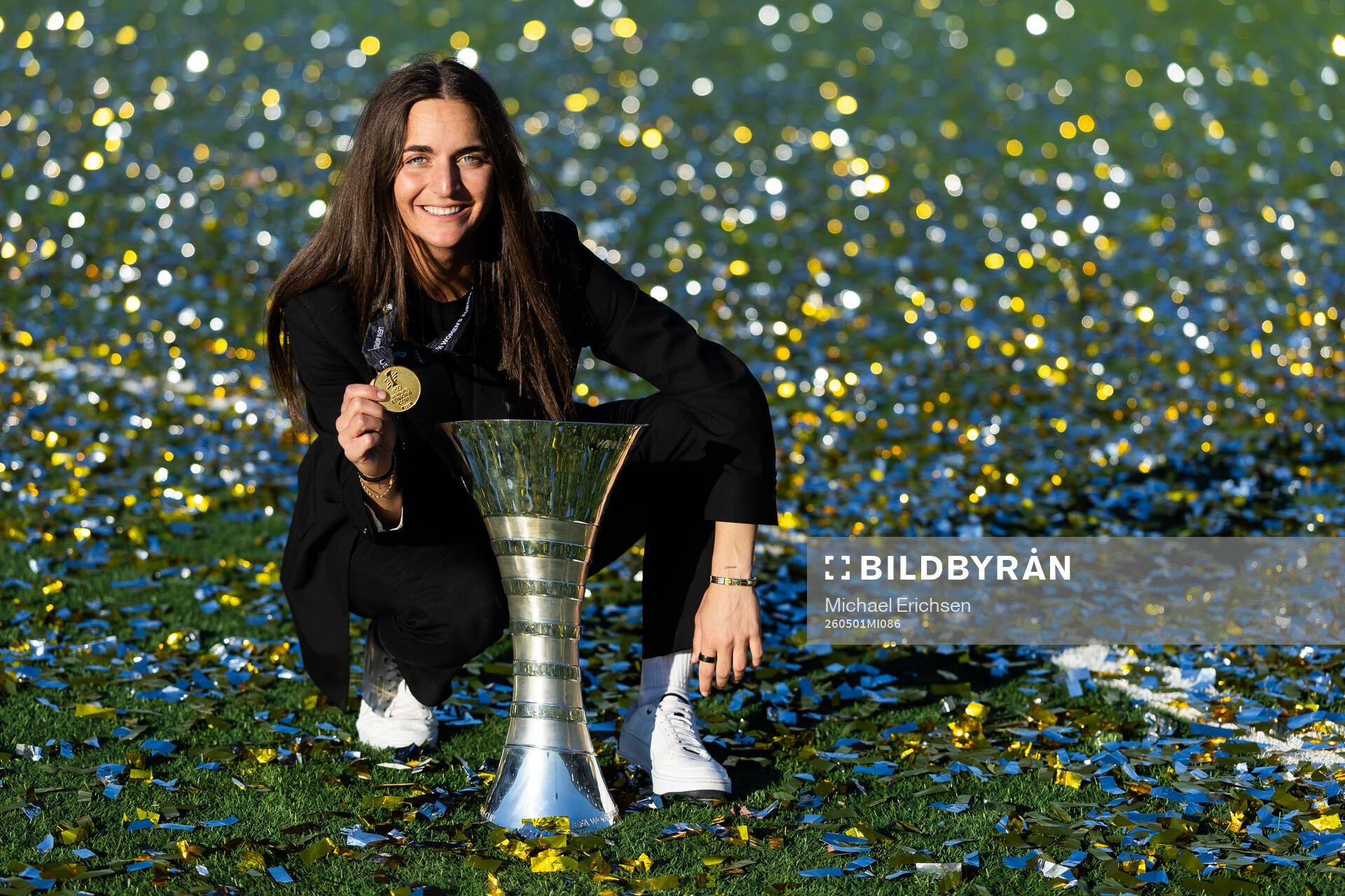 Coach Elena Sadiku of Häcken pose for a photo with the