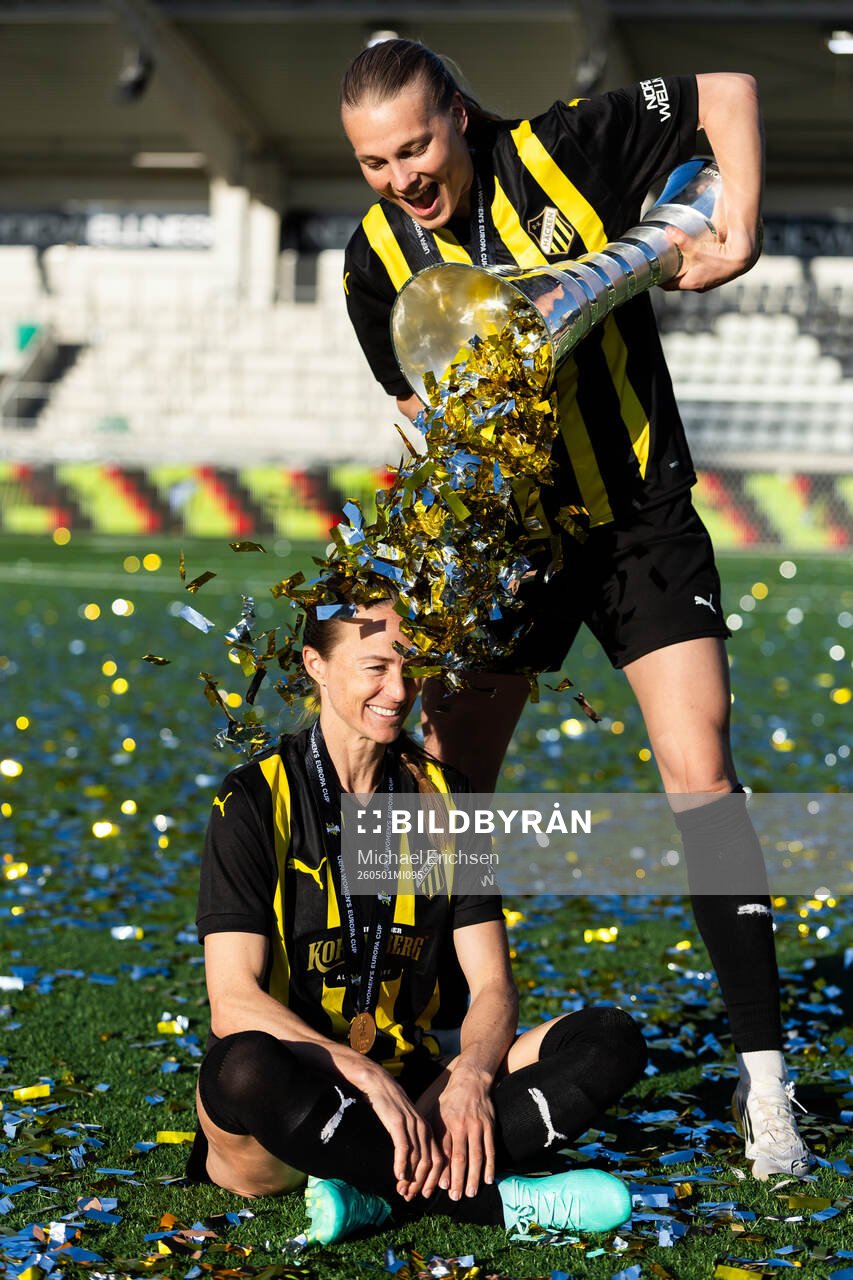 Aivi Luik and Stine Sandbech of Häcken celebrate with the