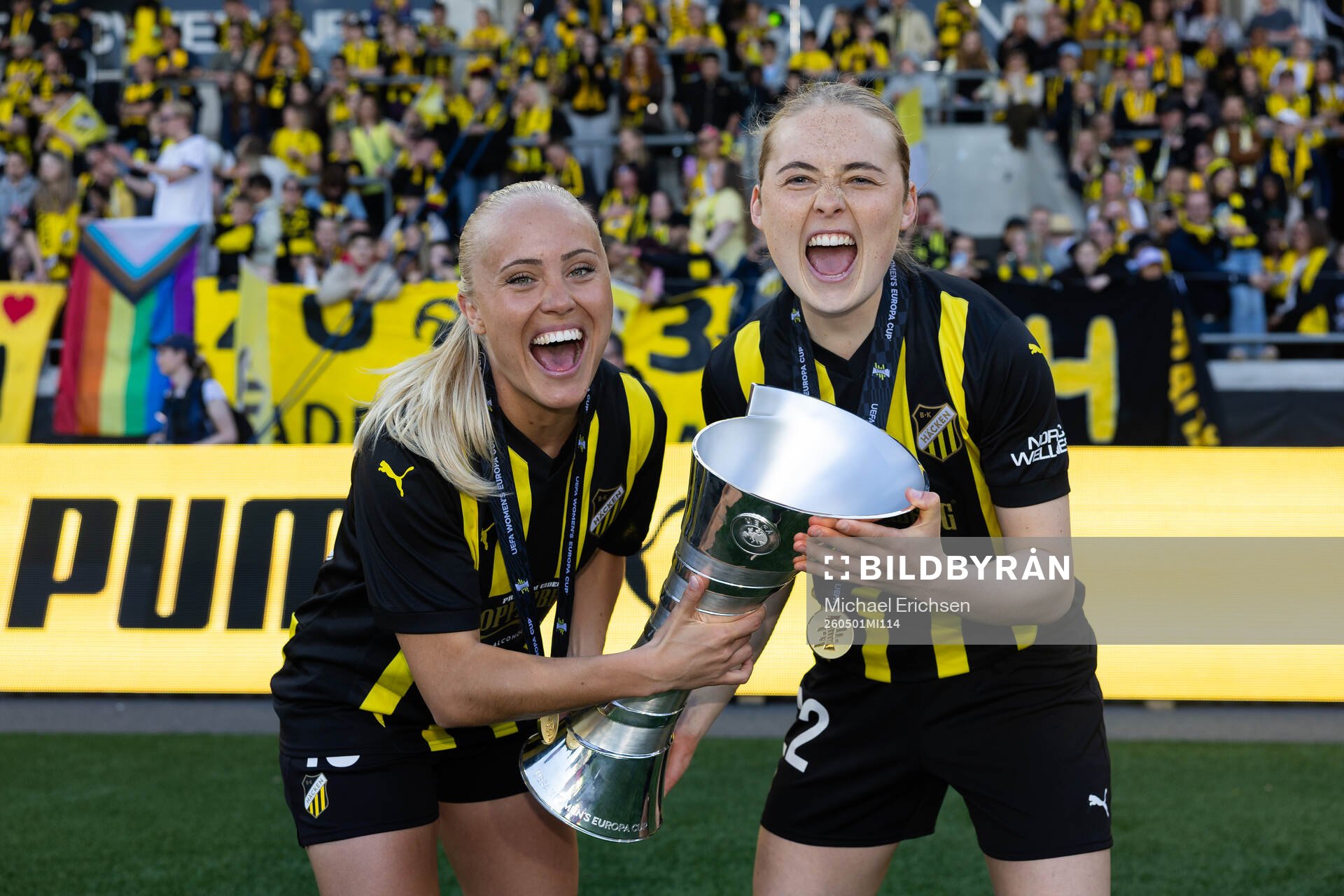 Alva Selerud and Paulina Nyström celebrate with the trophy