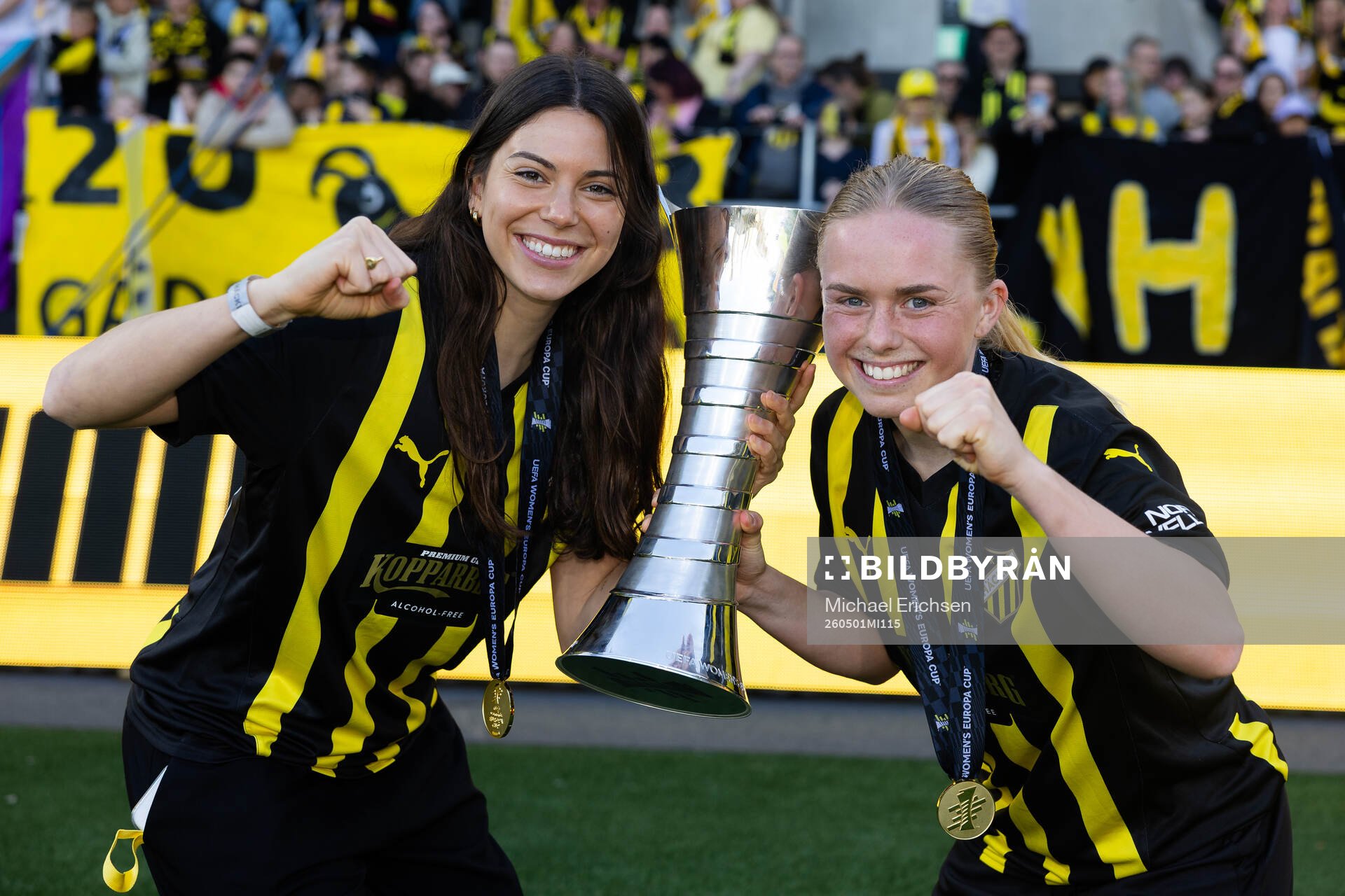 Helena Sampaio and Pernille Sanvig of Häcken celebrate